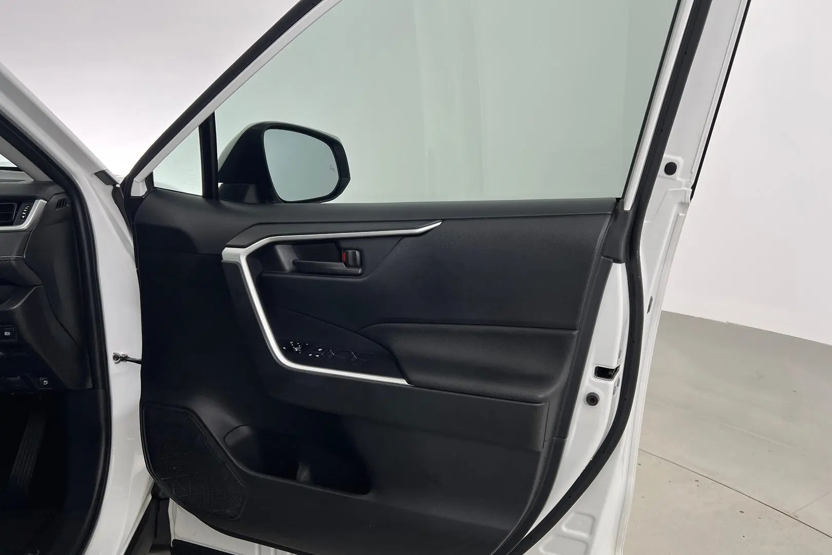 2023 Toyota RAV4 Gallery Image 12