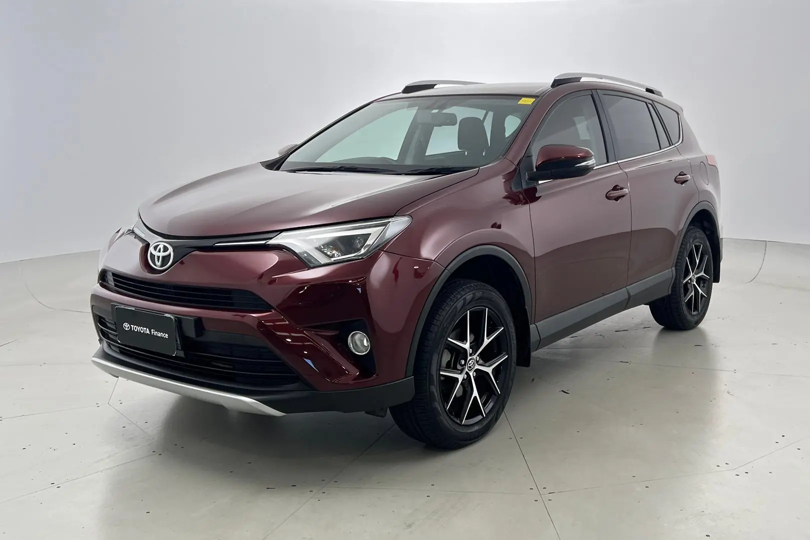 2016 Toyota RAV4 Gallery Image 9