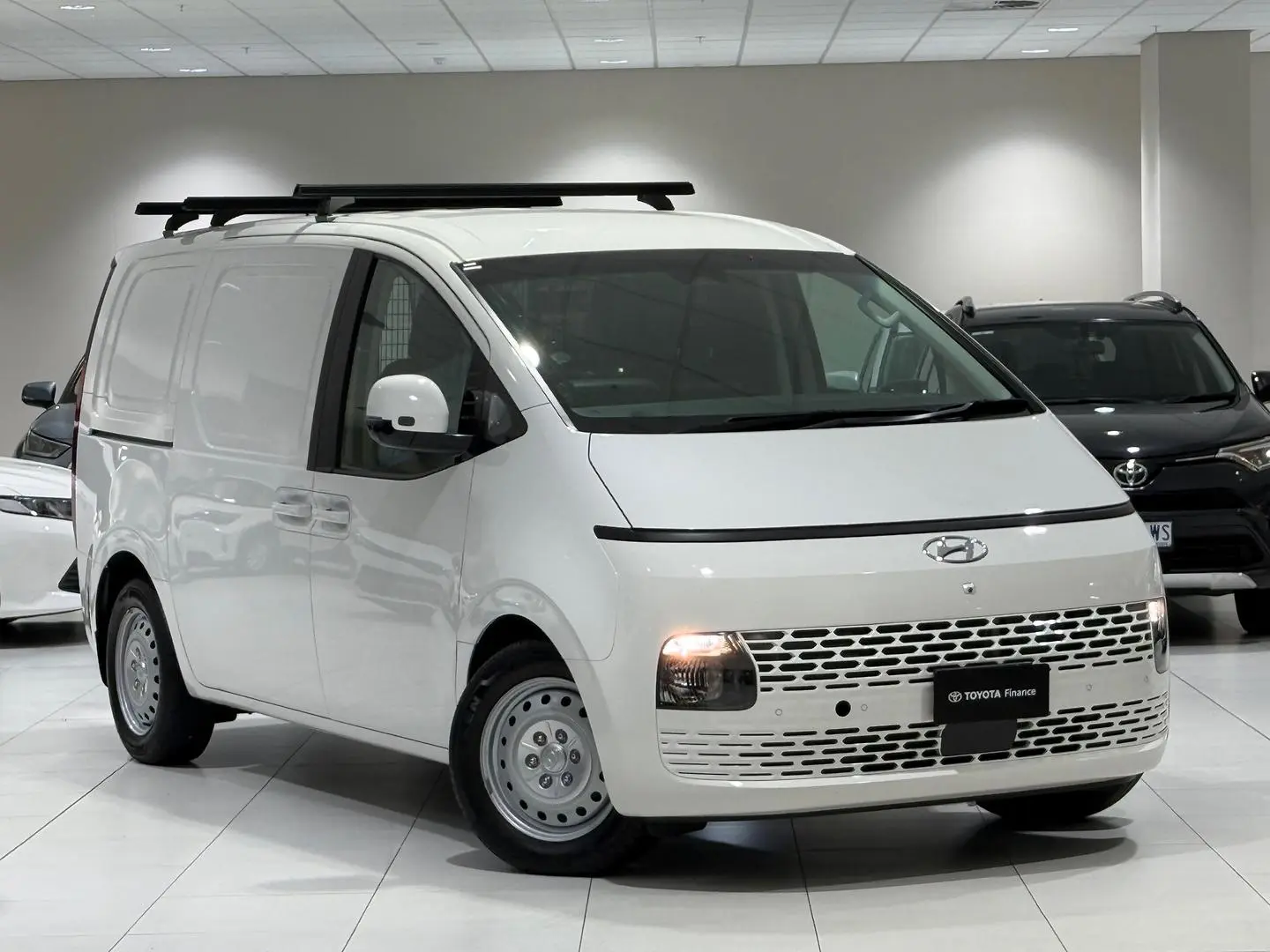 2022 Hyundai STARIA LOAD Gallery Image 1