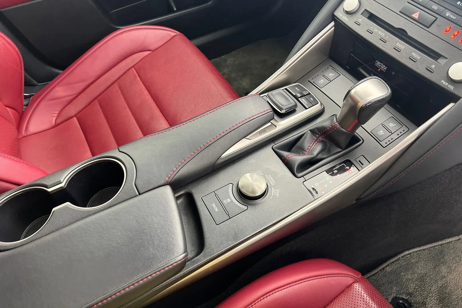 2019 Lexus IS Gallery Image 14