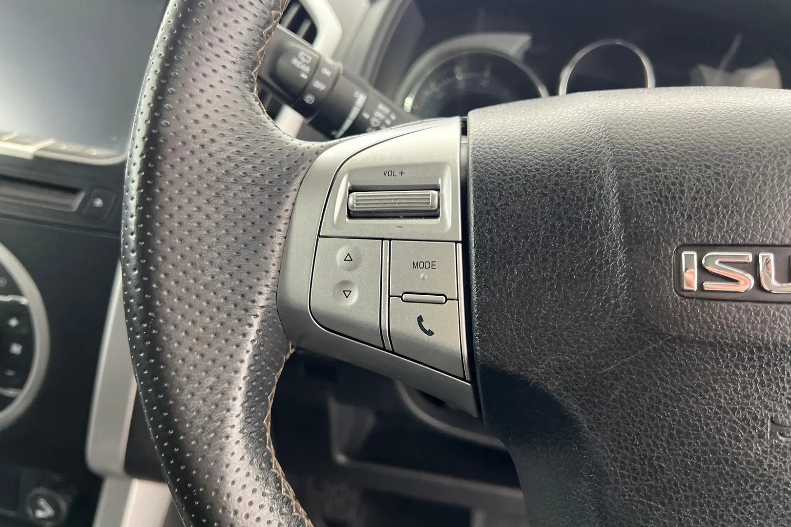 2018 Isuzu MU-X Gallery Image 15