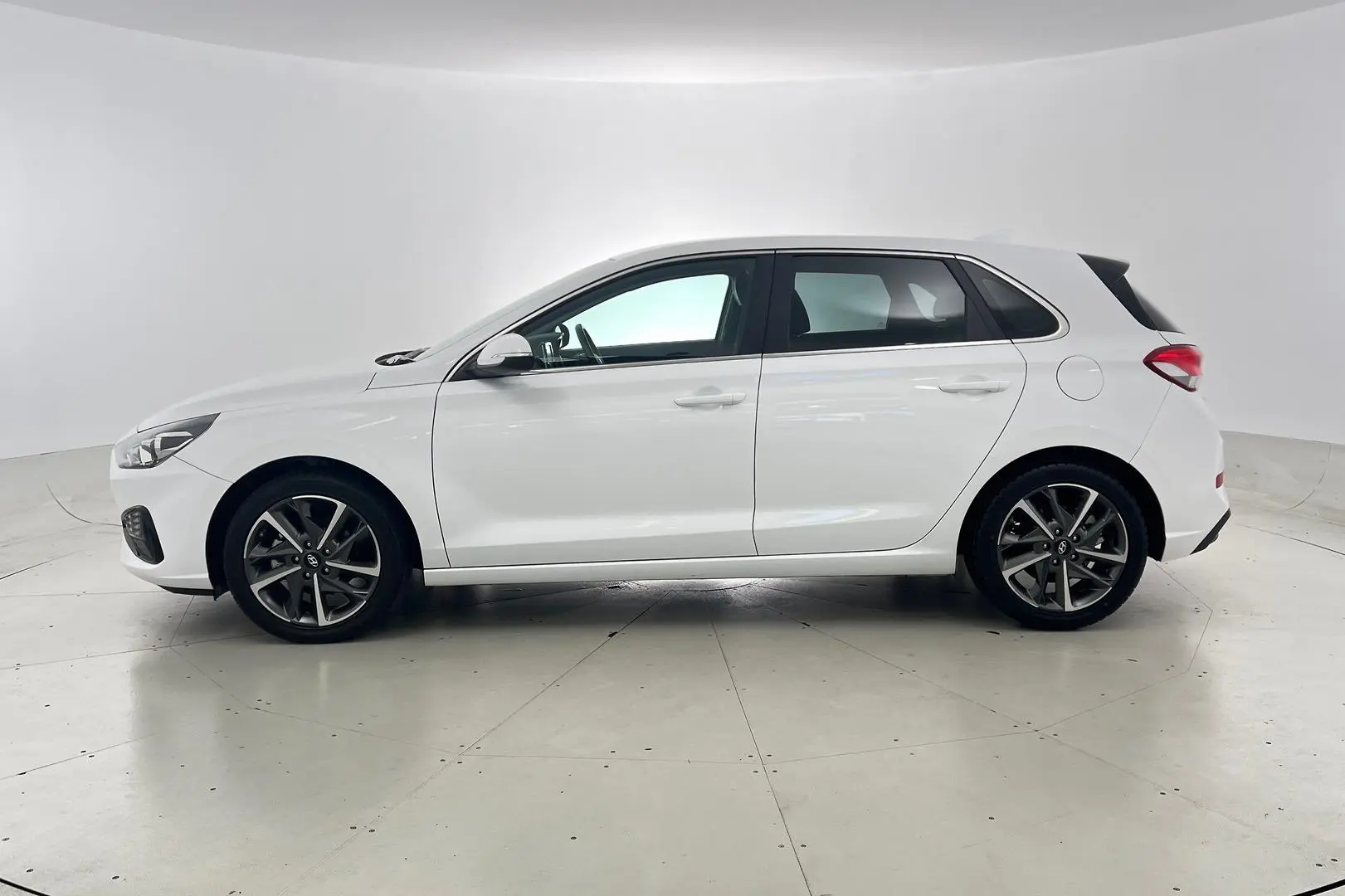 2023 Hyundai i30 Gallery Image 8