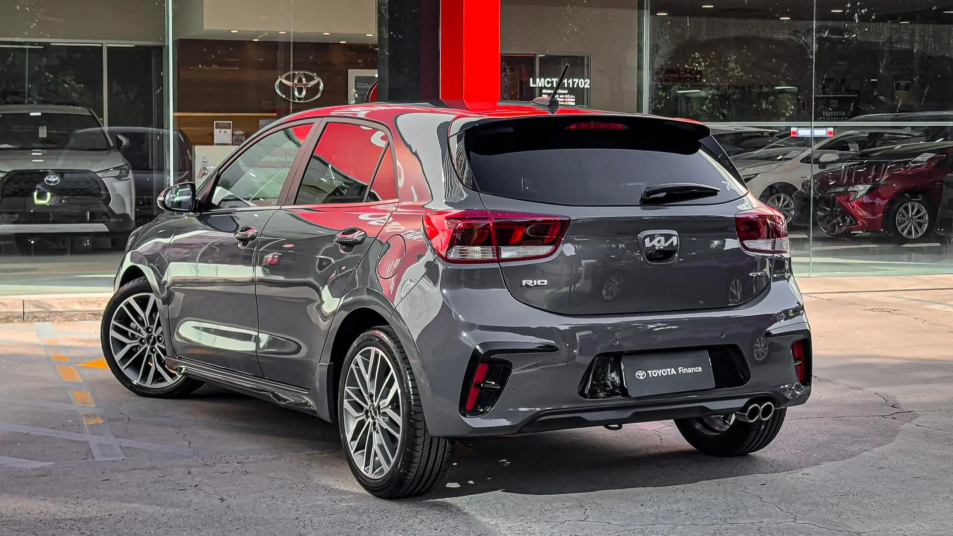 2021 Kia Rio Gallery Image 2