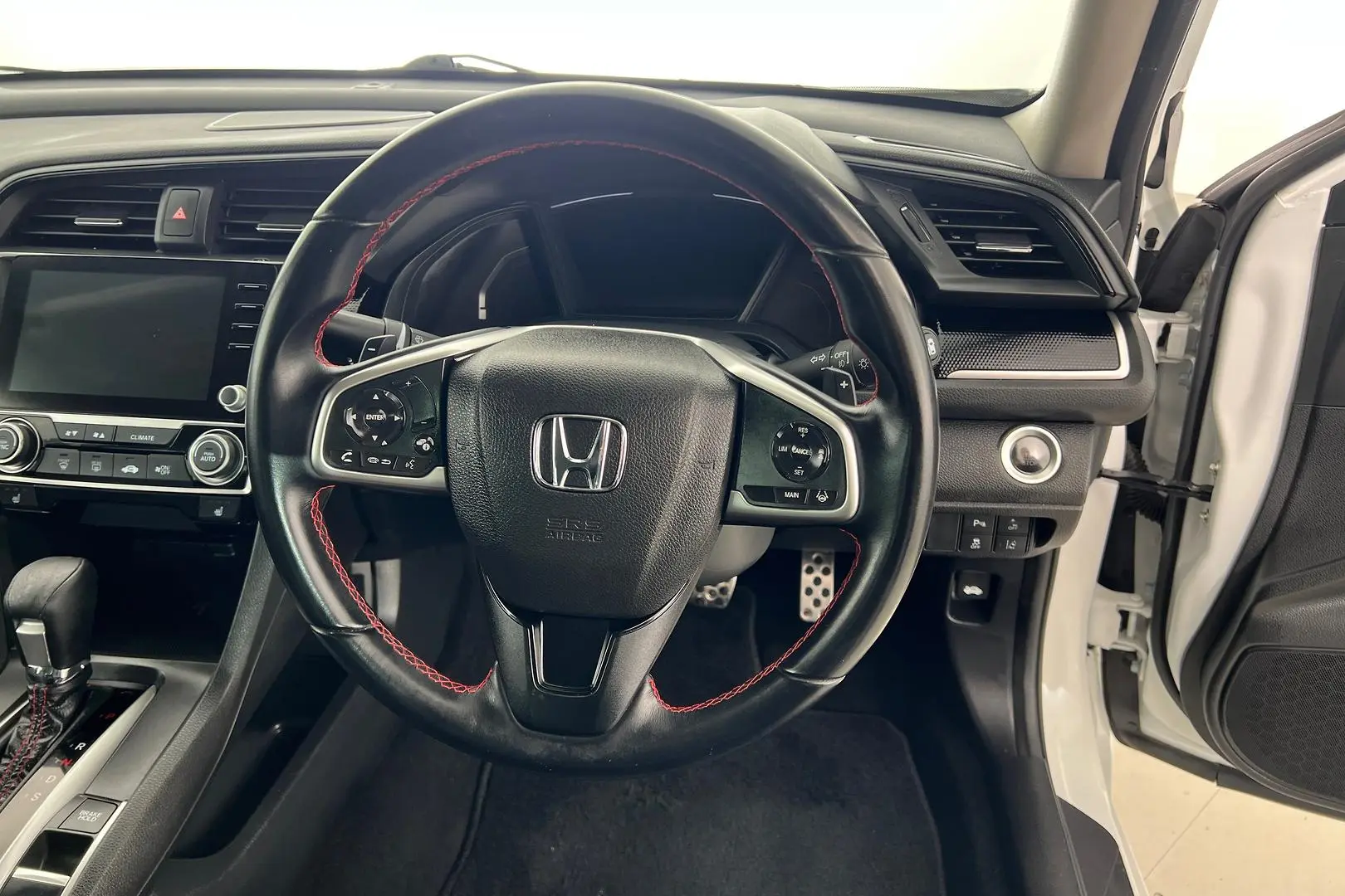 2019 Honda Civic Gallery Image 15