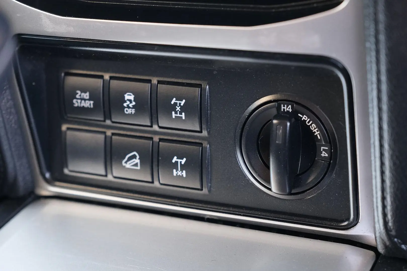 2019 Toyota Landcruiser Prado Gallery Image 20
