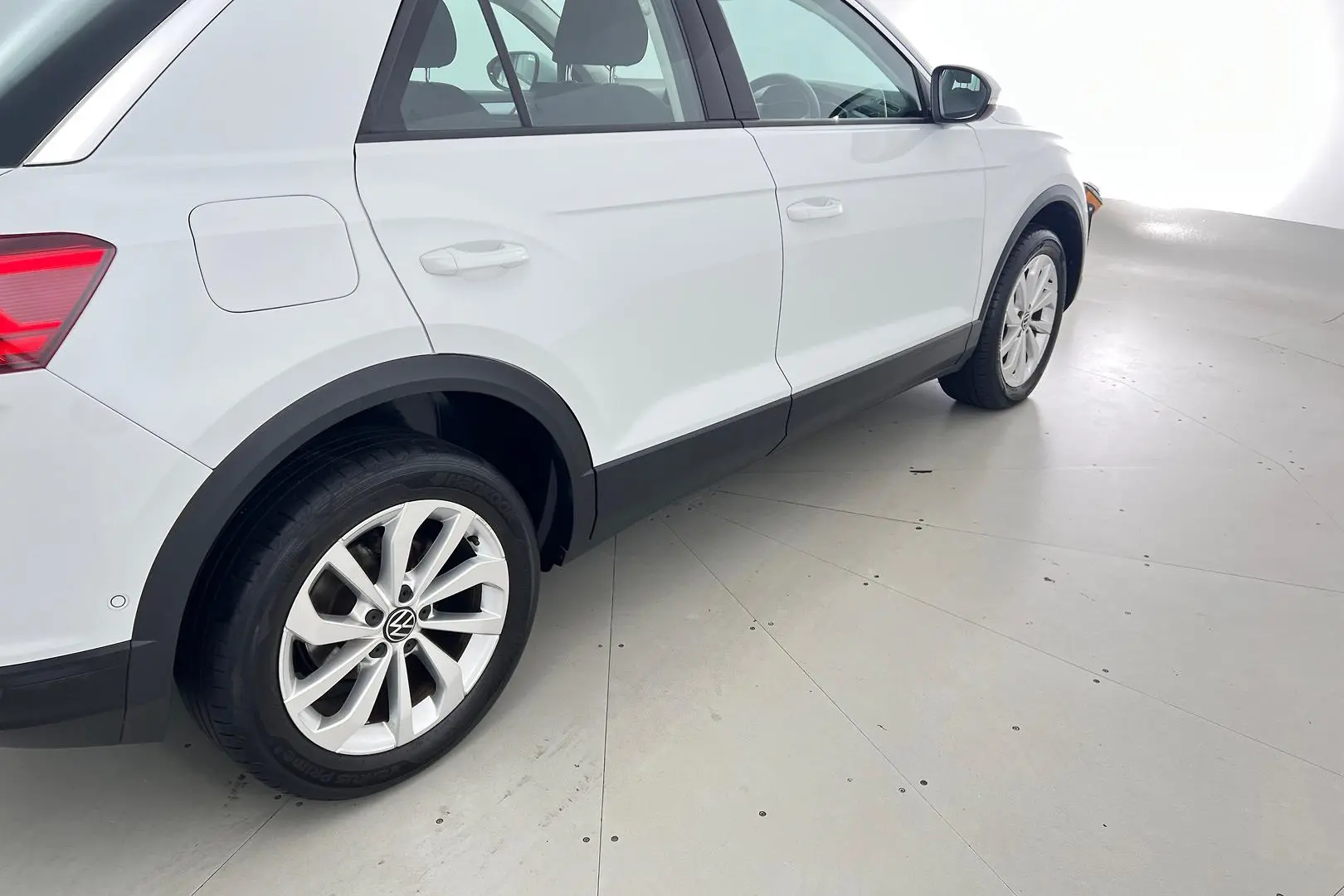 2023 Volkswagen T-Roc Gallery Image 5