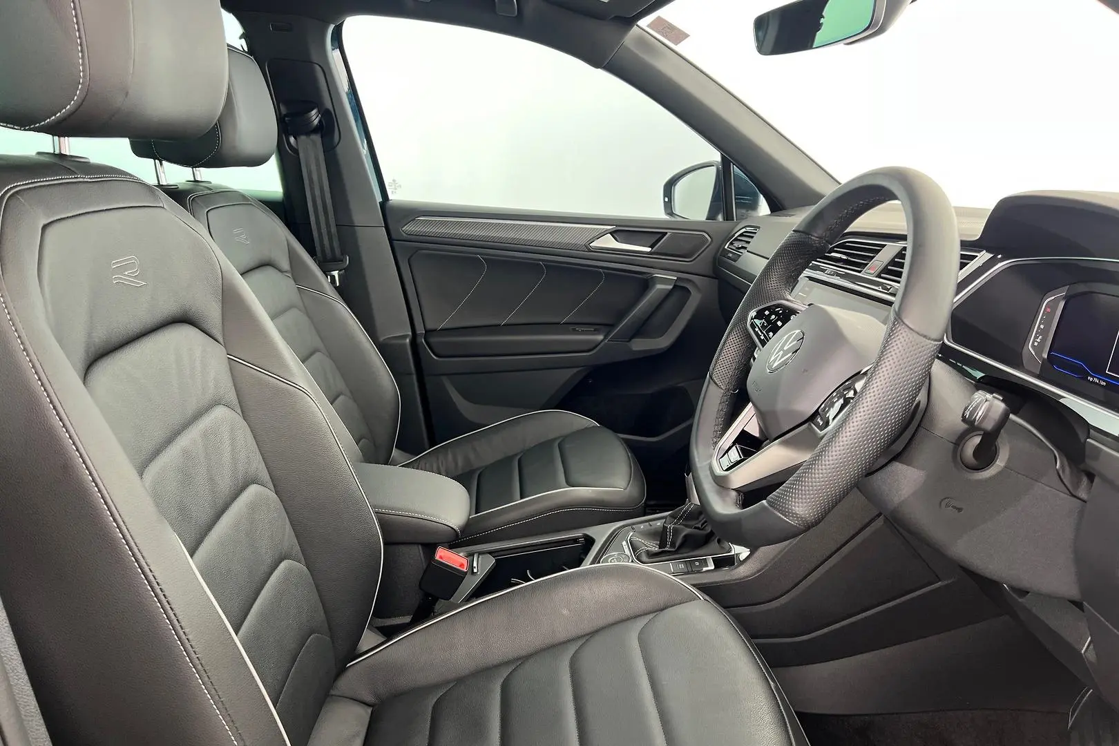 2023 Volkswagen Tiguan Gallery Image 11