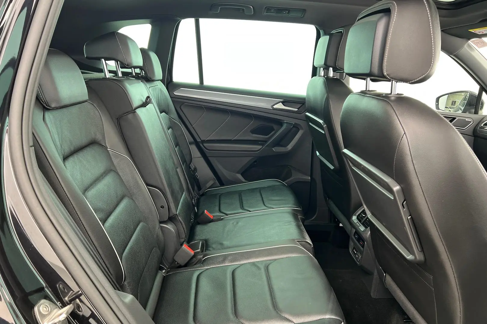2020 Volkswagen Tiguan Gallery Image 13