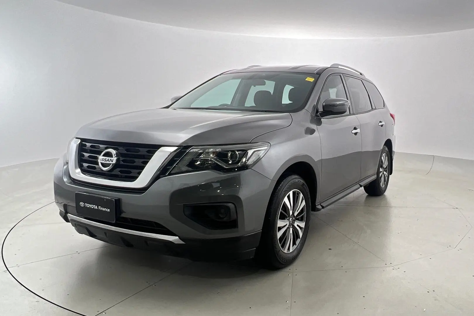 2017 Nissan Pathfinder Gallery Image 9