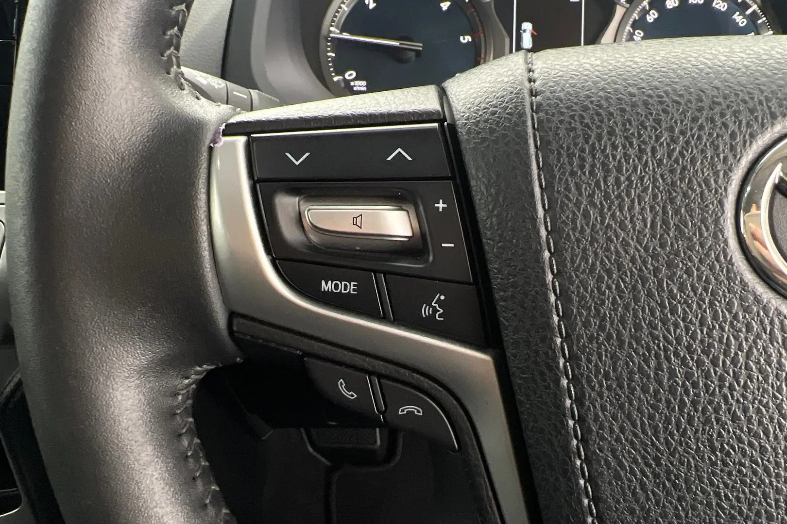 2018 Toyota Landcruiser Prado Gallery Image 16