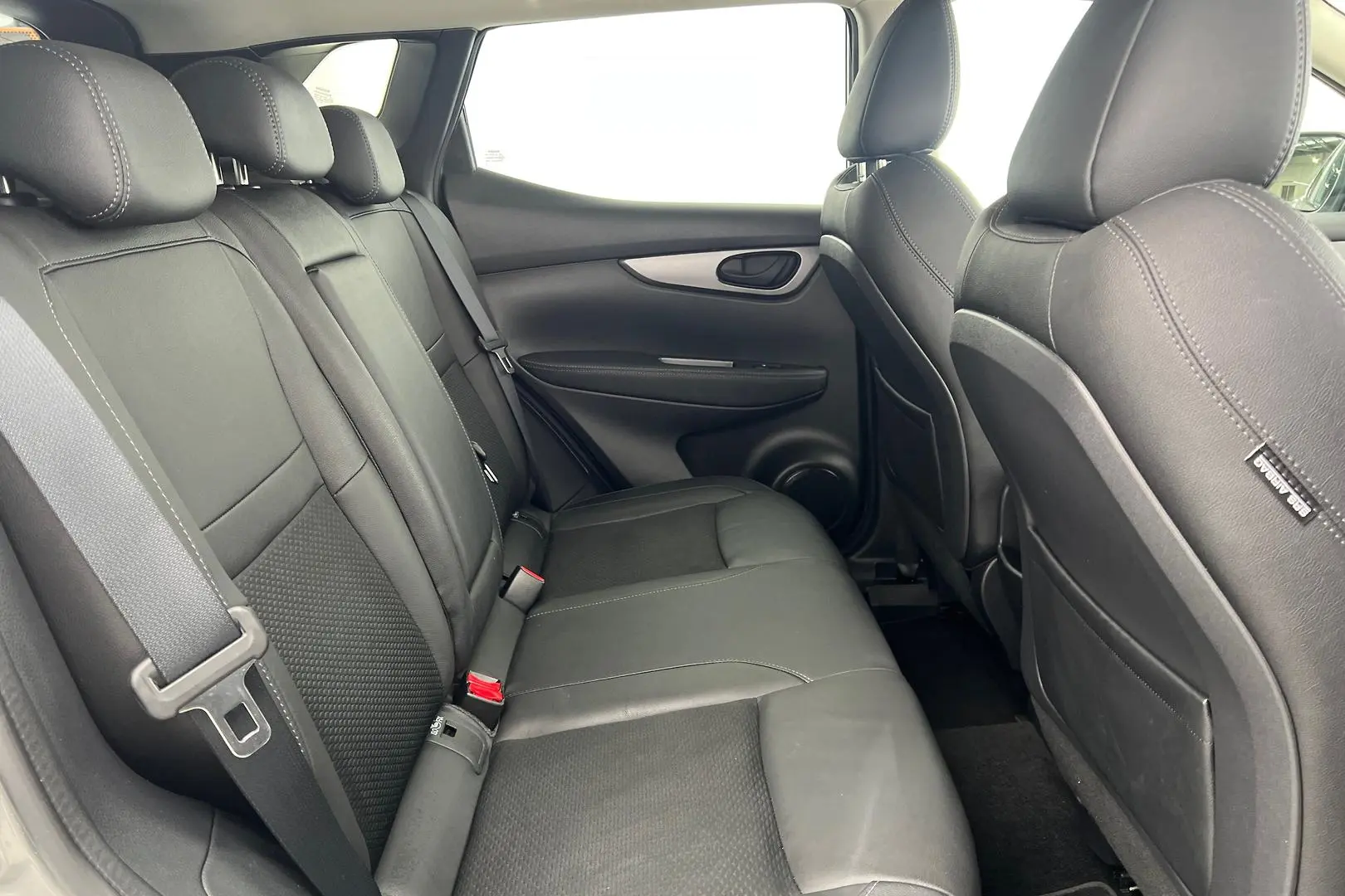 2019 Nissan QASHQAI Gallery Image 19