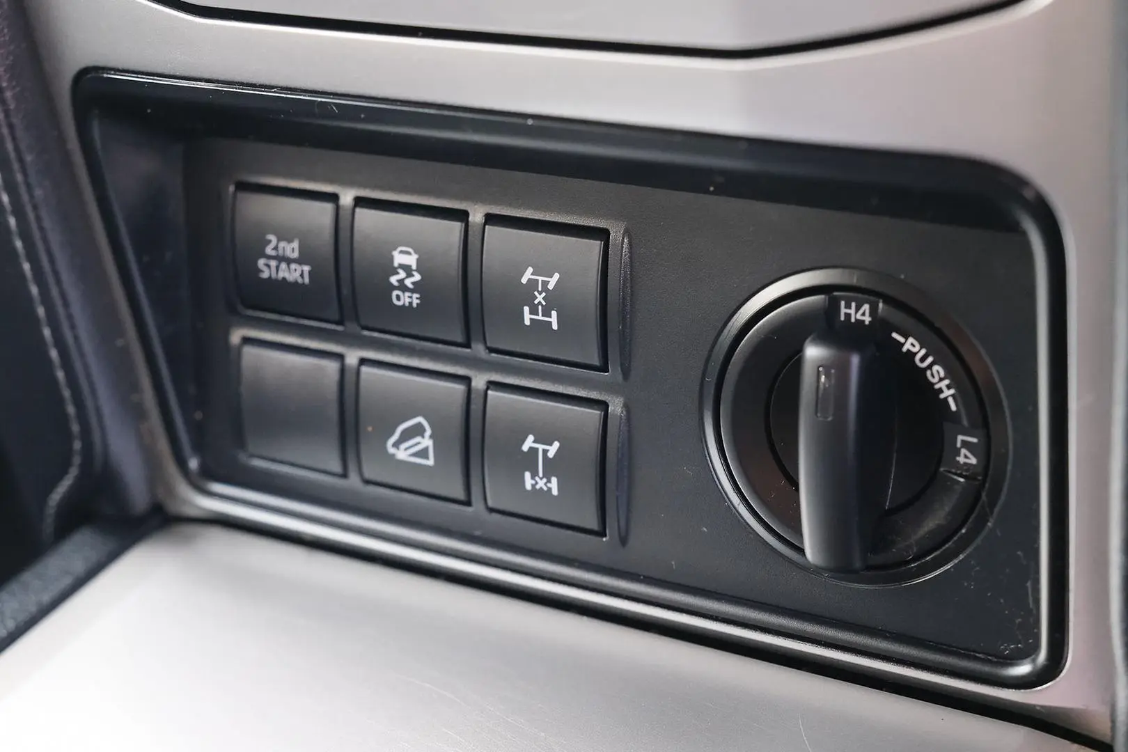 2021 Toyota Landcruiser Prado Gallery Image 21