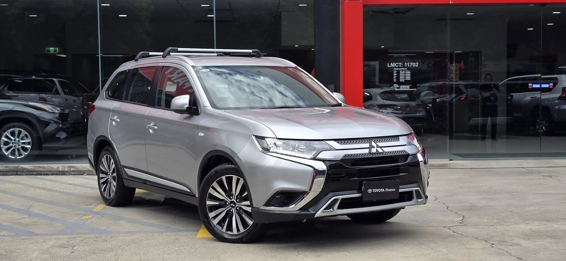 2019 Mitsubishi Outlander Gallery Image 1