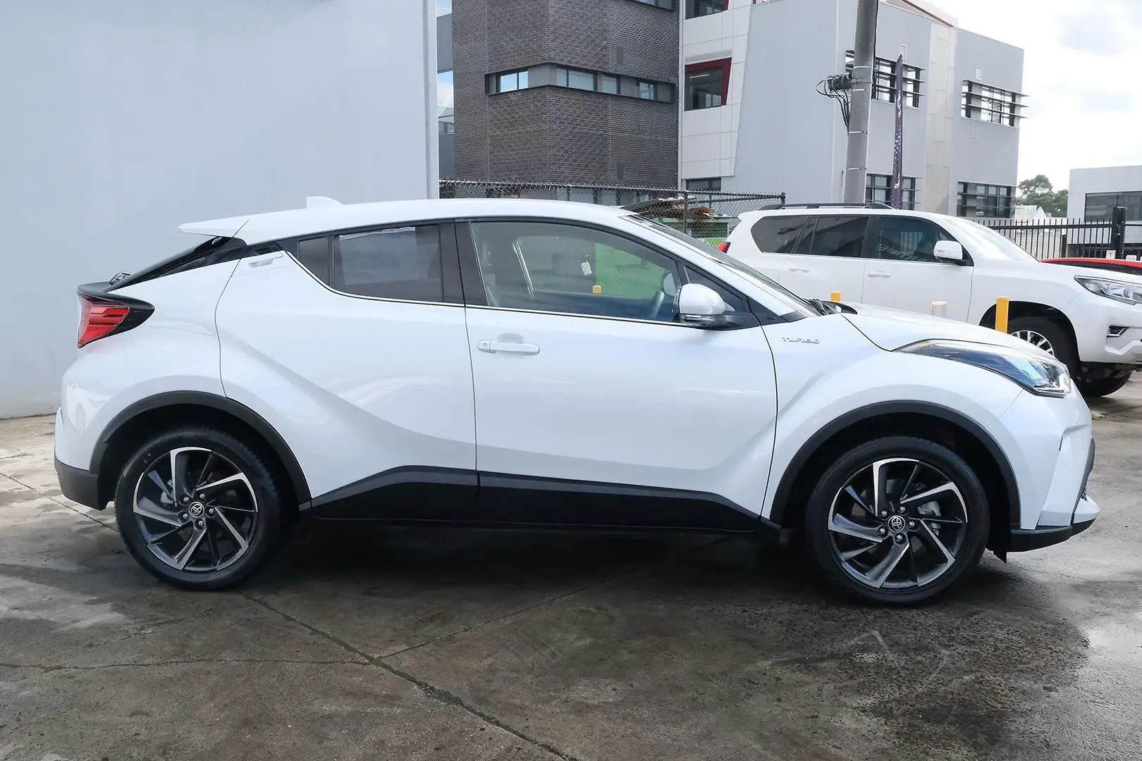2022 Toyota C-HR Gallery Image 5