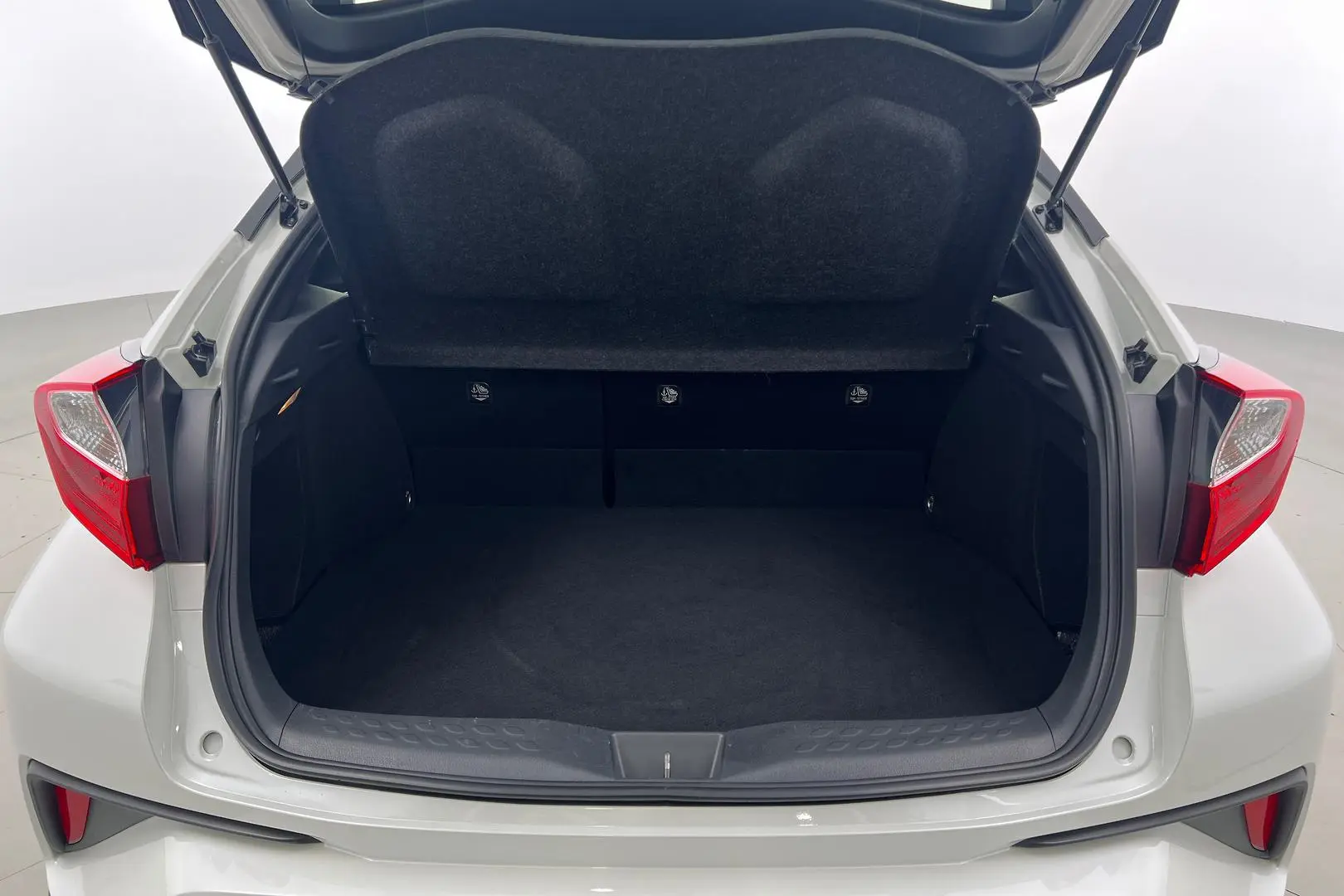 2019 Toyota C-HR Gallery Image 20