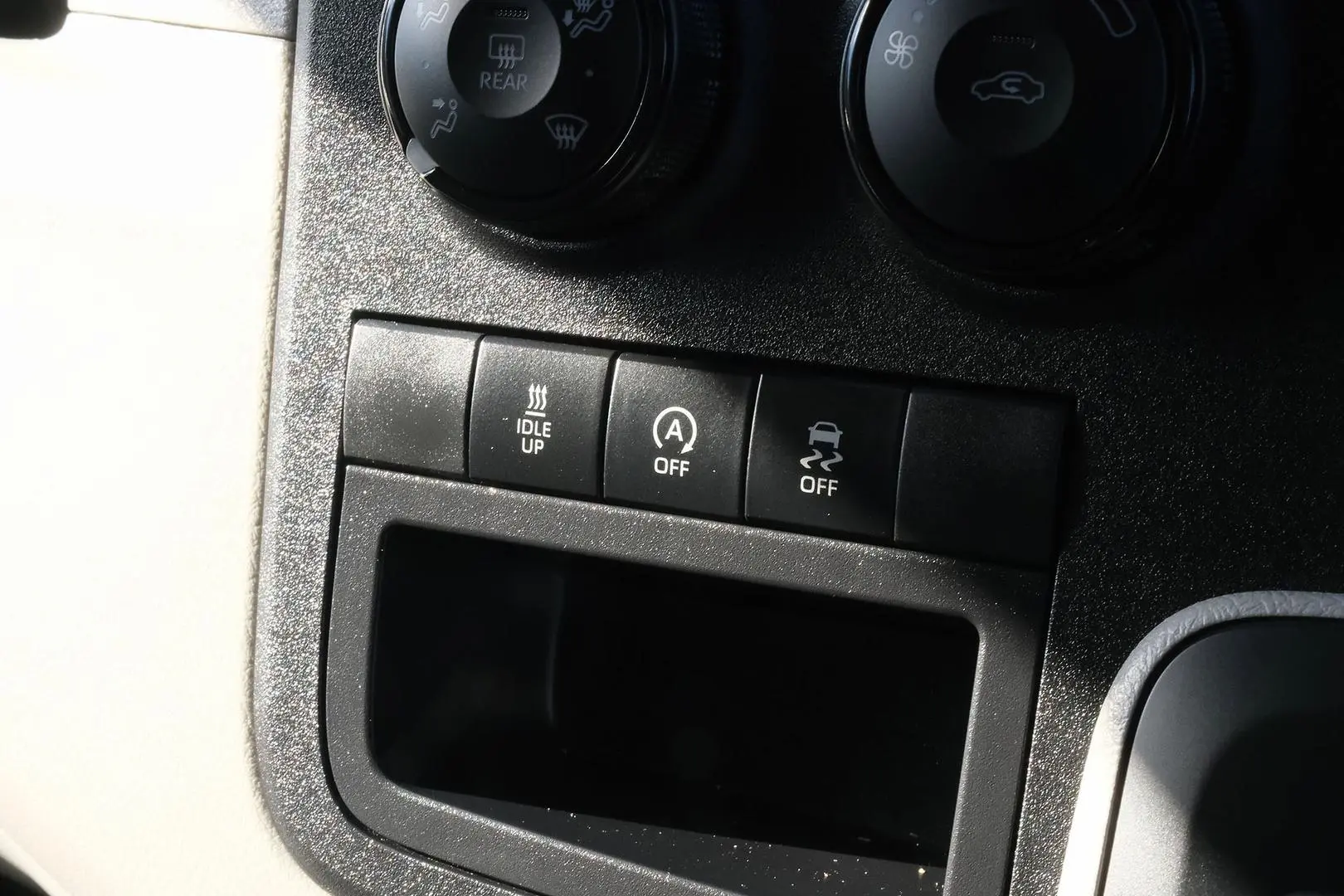 2023 Toyota Hiace Gallery Image 17