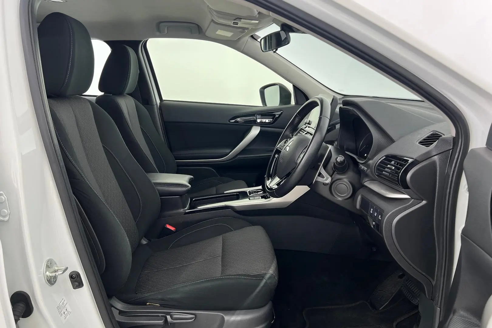 2023 Mitsubishi Eclipse Cross Gallery Image 14