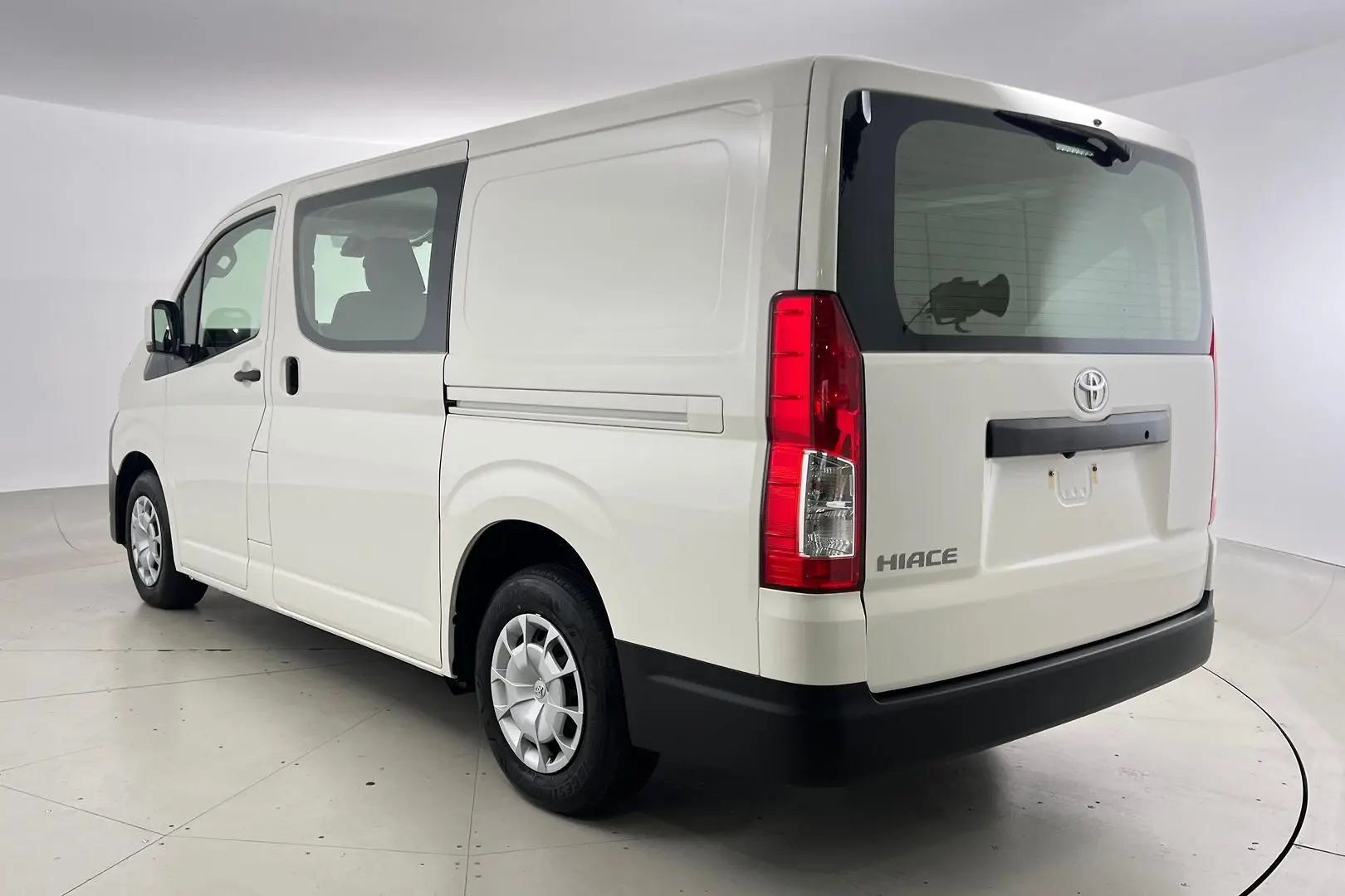 2022 Toyota Hiace Gallery Image 6