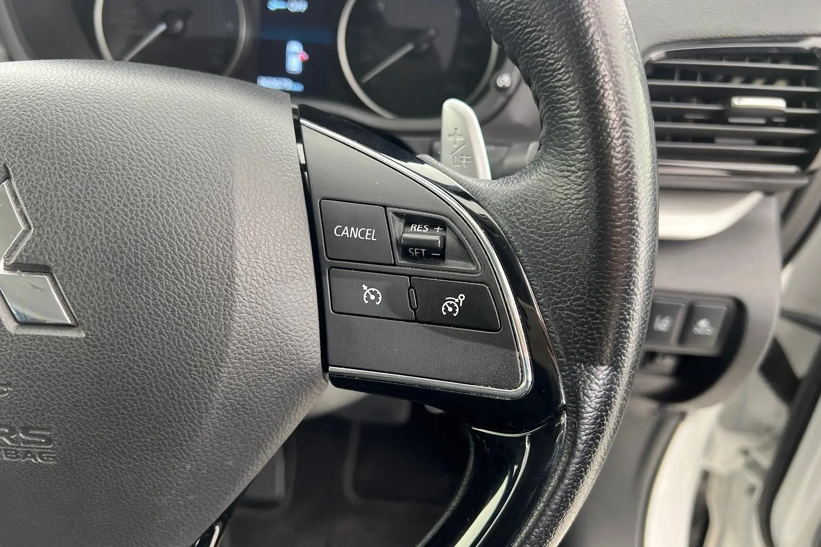 2023 Mitsubishi Eclipse Cross Gallery Image 16