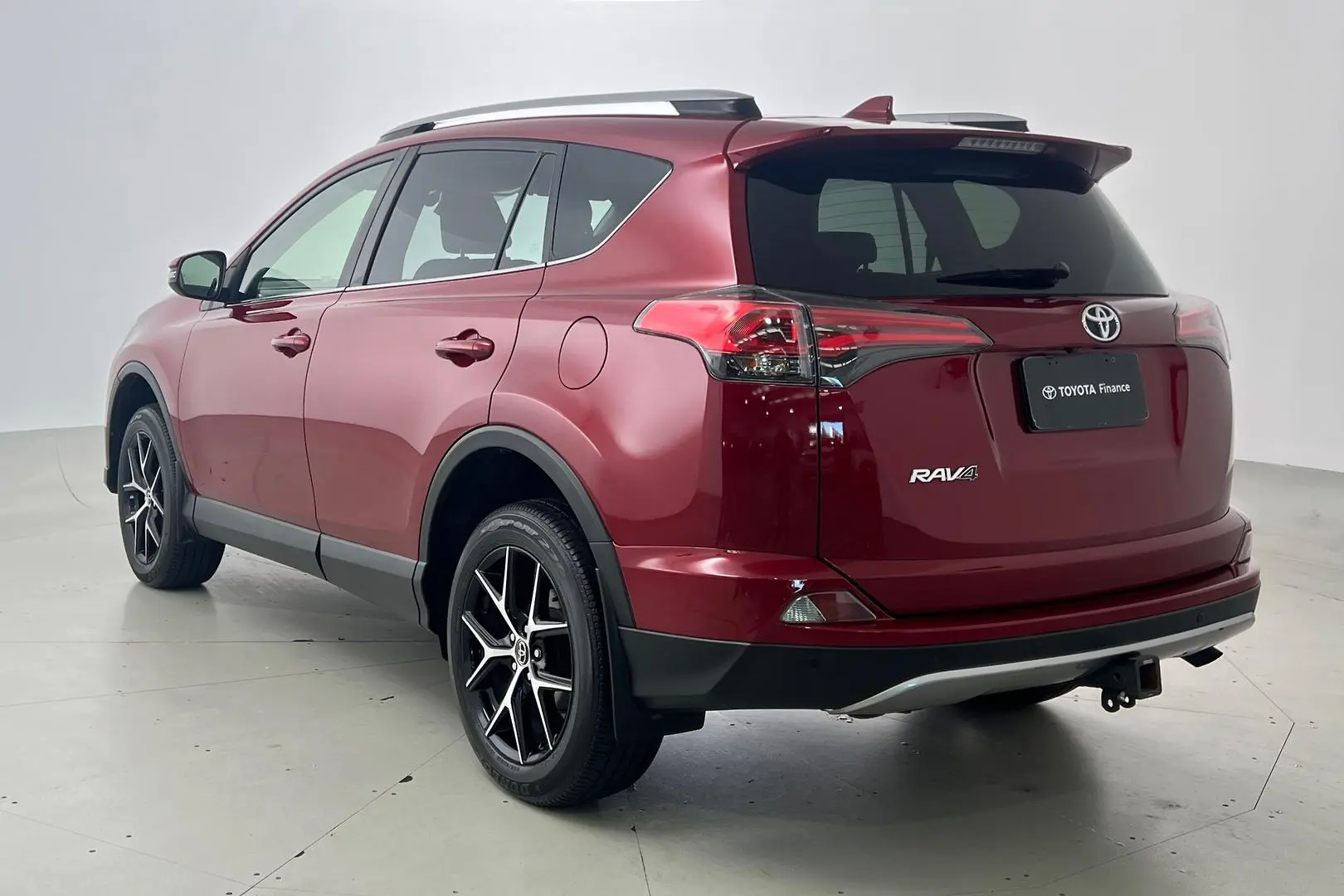 2018 Toyota RAV4 Gallery Image 7