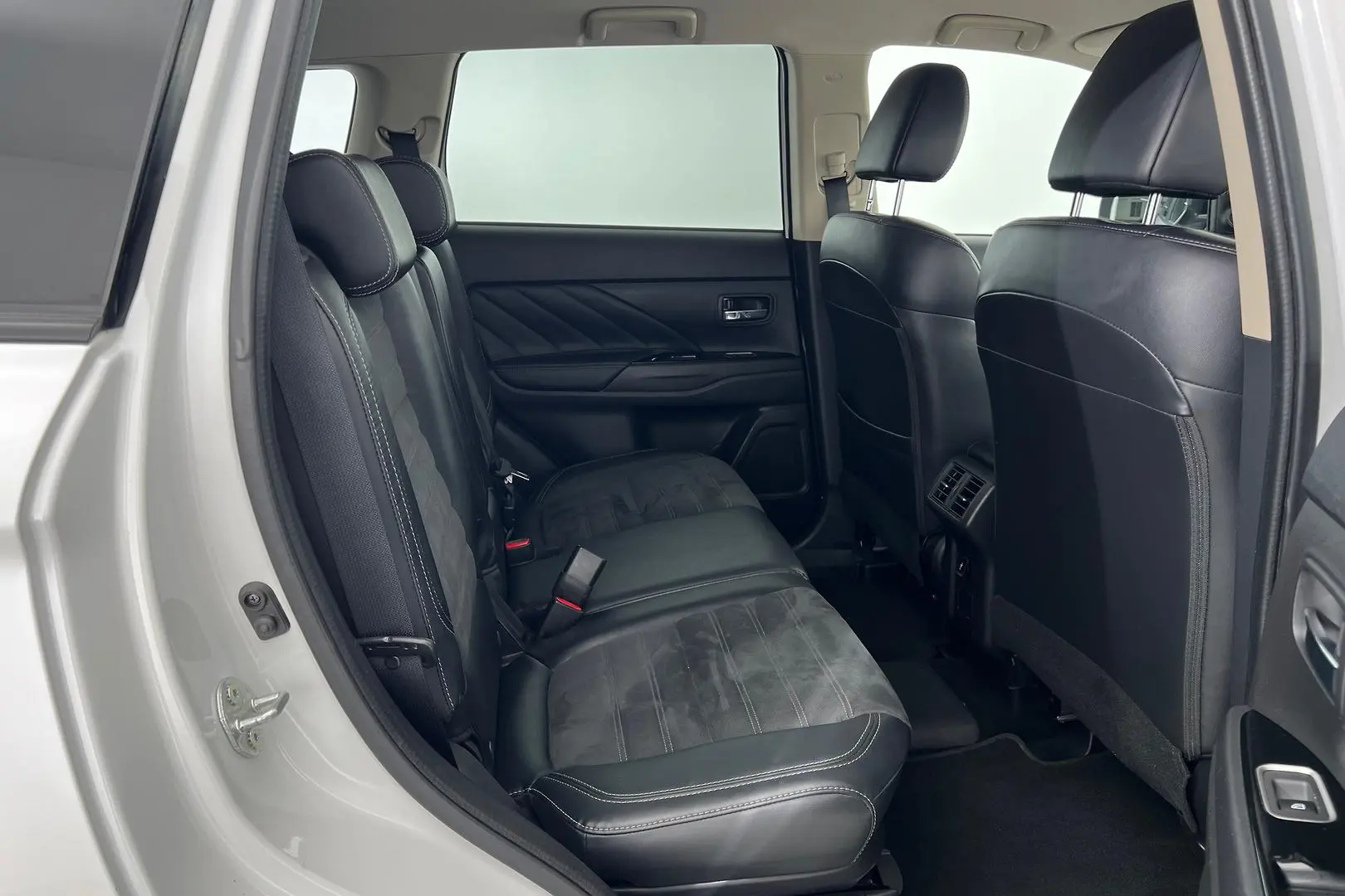 2018 Mitsubishi Outlander Gallery Image 15