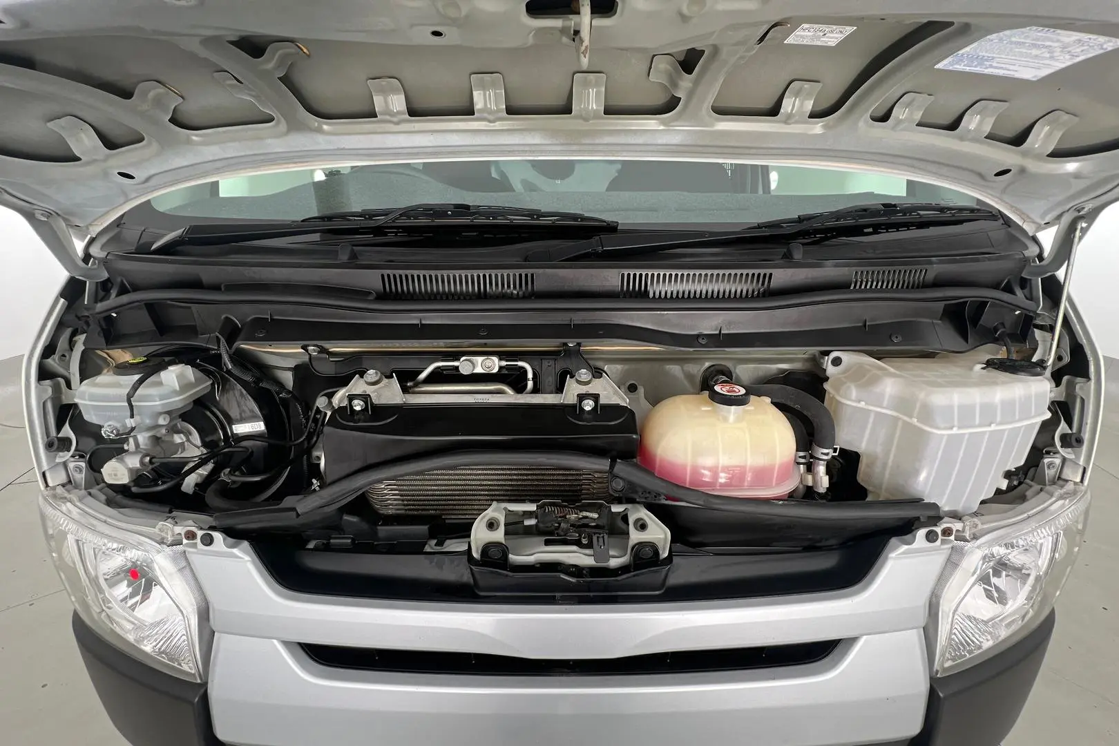 2018 Toyota Hiace Gallery Image 20
