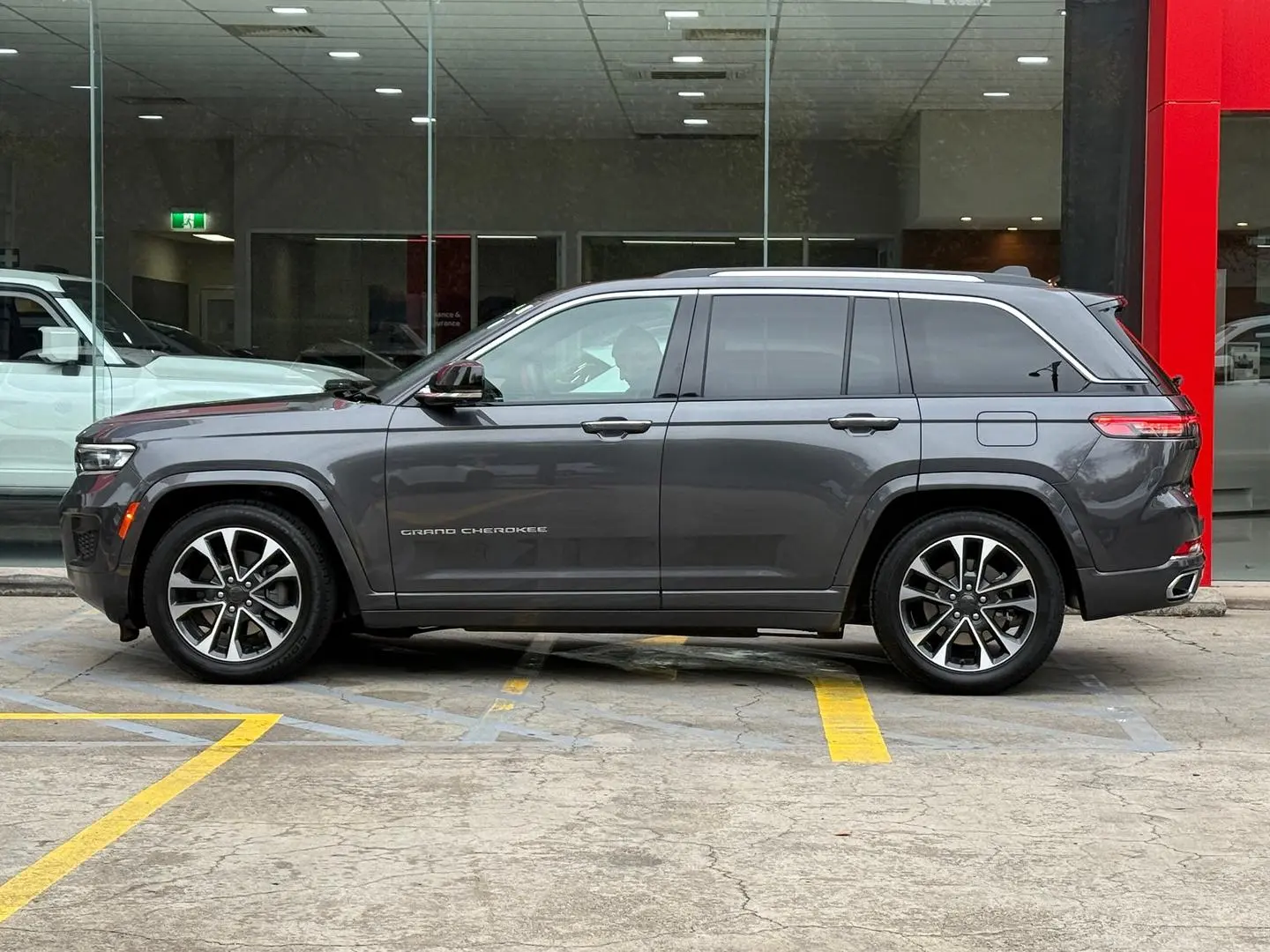 2023 Jeep Grand Cherokee Gallery Image 8