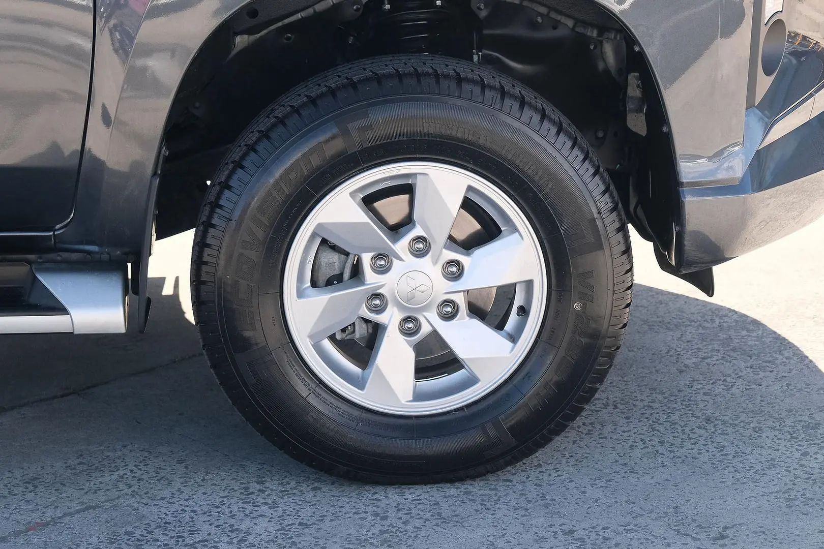 2020 Mitsubishi Triton Gallery Image 6