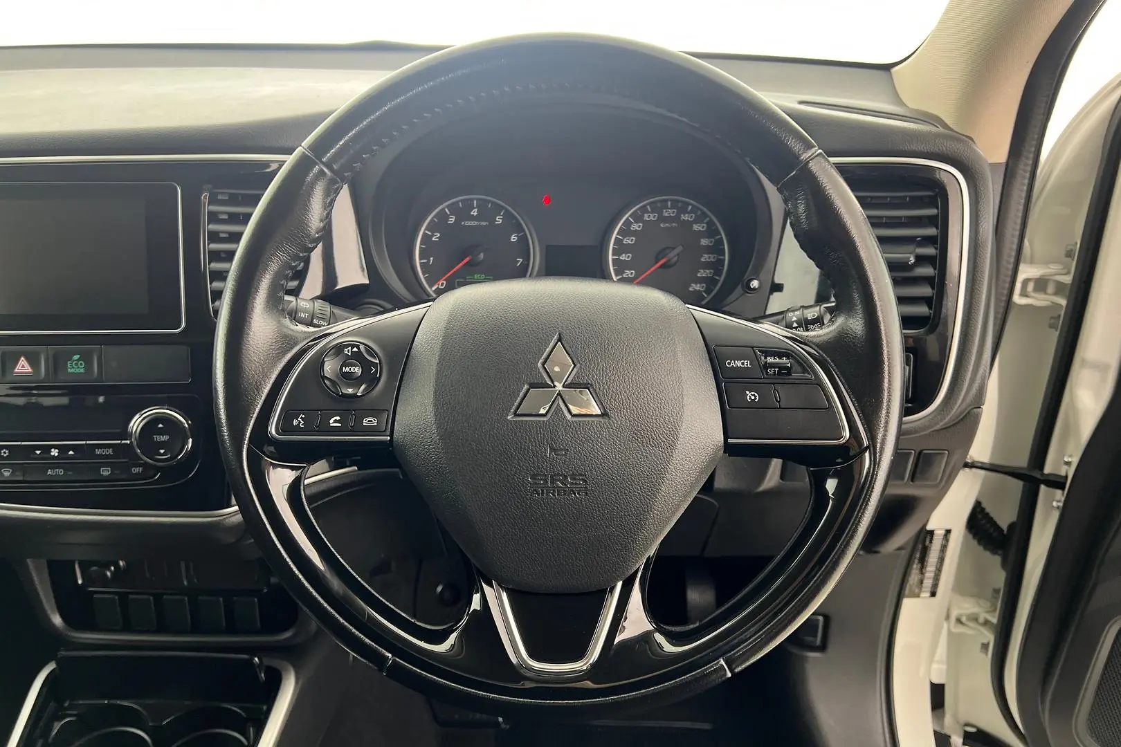 2017 Mitsubishi Outlander Gallery Image 13