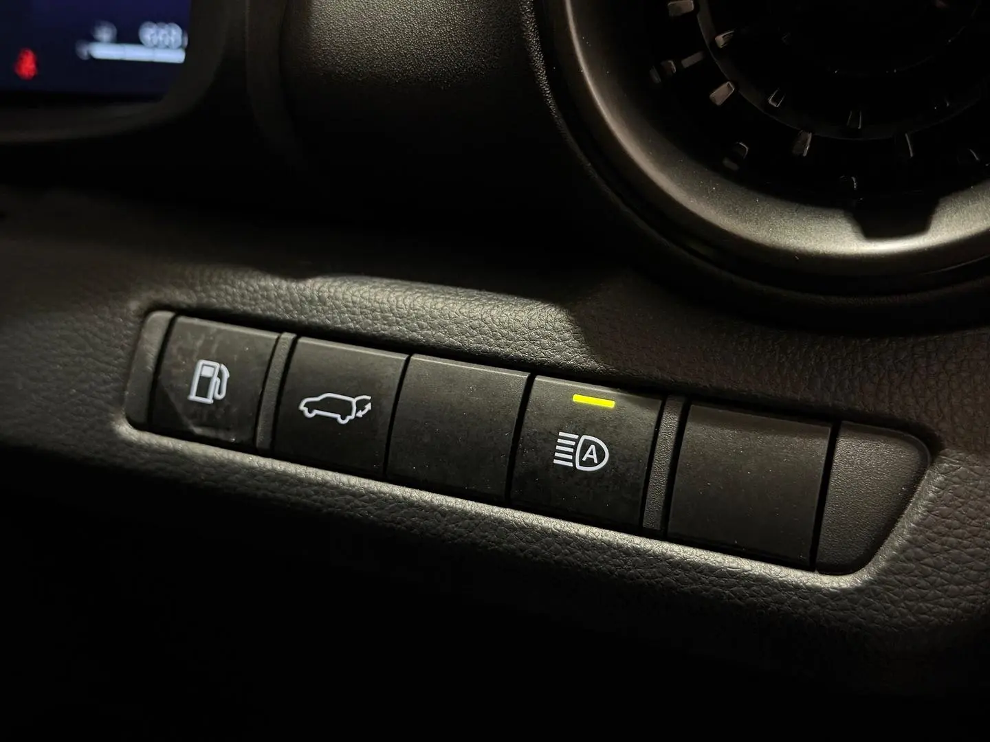 2024 Toyota C-HR Gallery Image 25