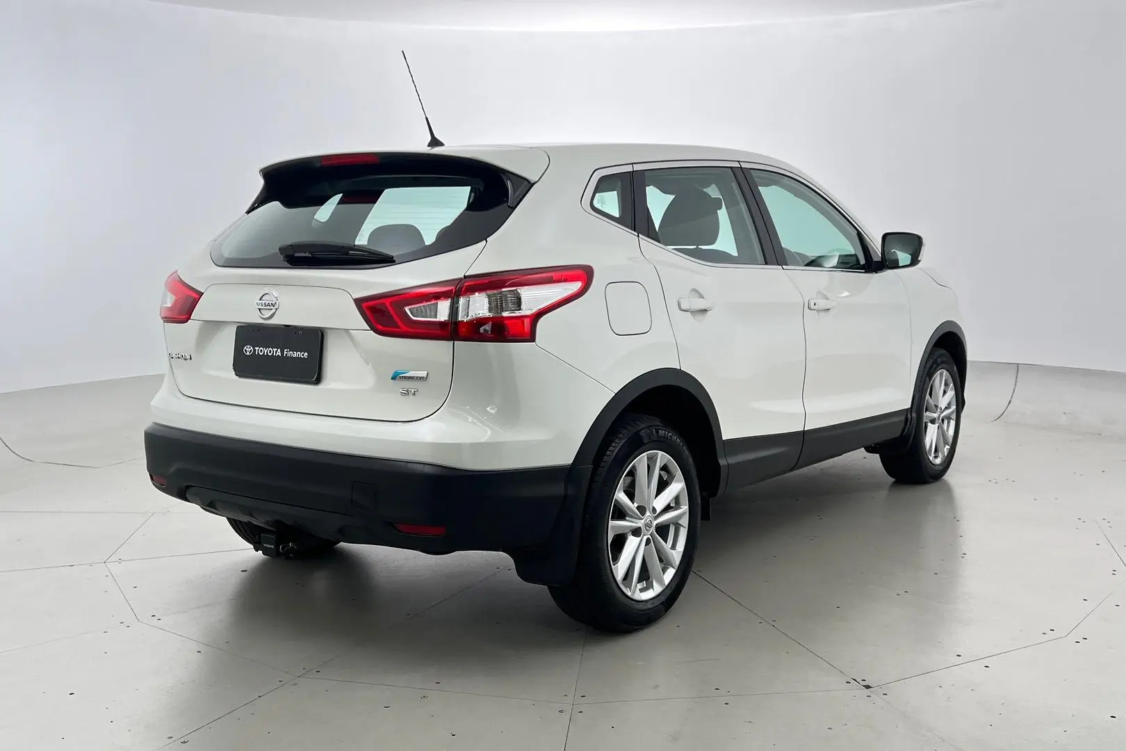 2015 Nissan QASHQAI Gallery Image 4