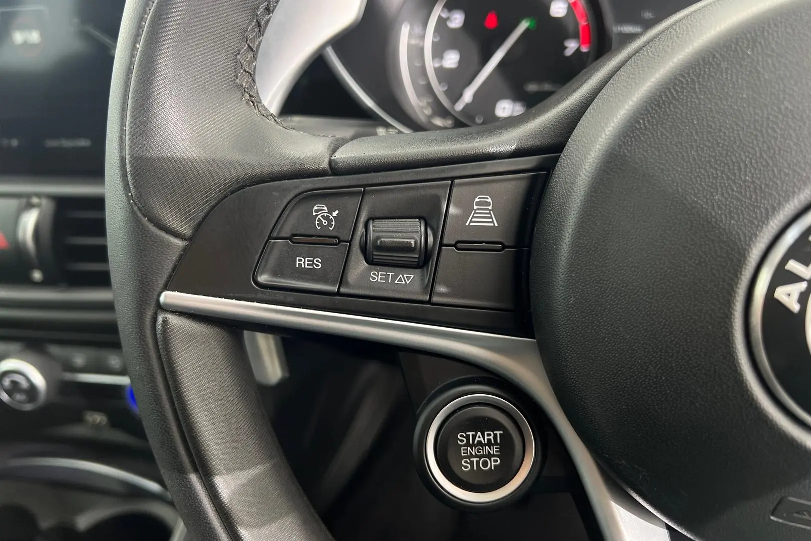 2019 Alfa Romeo Giulia Gallery Image 17