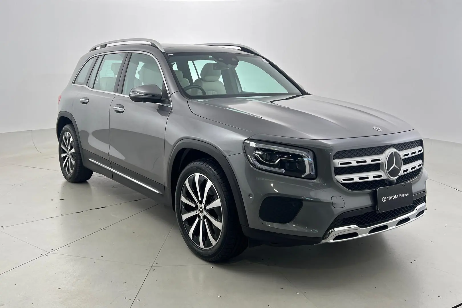 2021 Mercedes-Benz GLB-Class Gallery Image 1