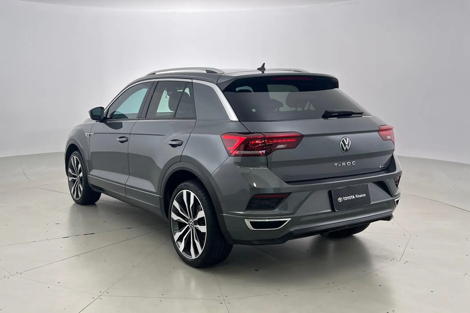 2021 Volkswagen T-Roc Gallery Image 2