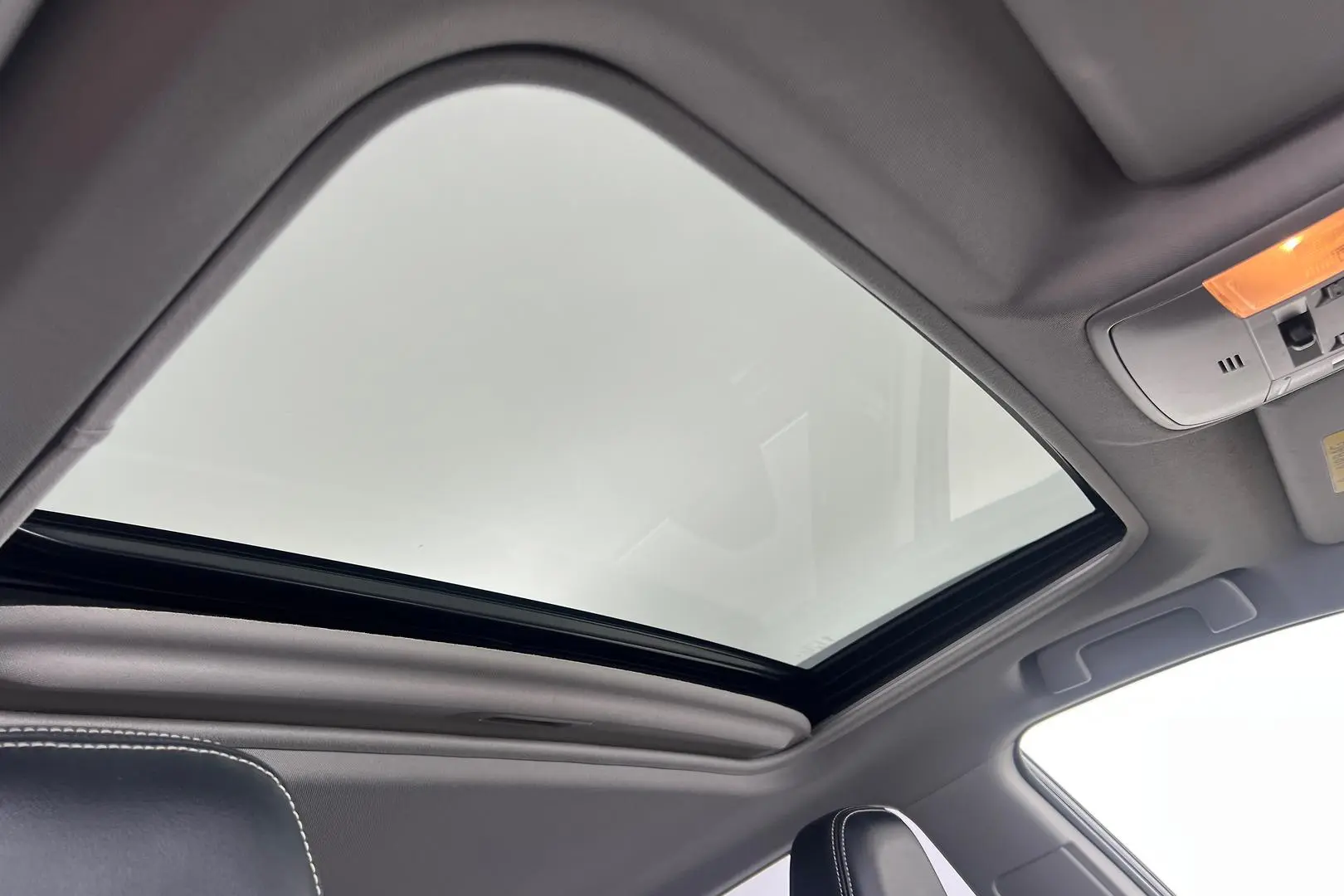 2018 Toyota RAV4 Gallery Image 12