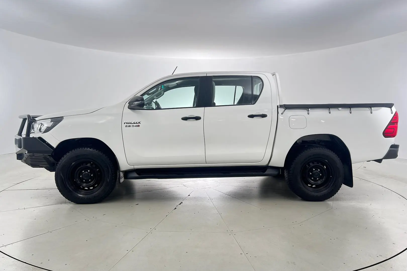 2017 Toyota Hilux Gallery Image 8