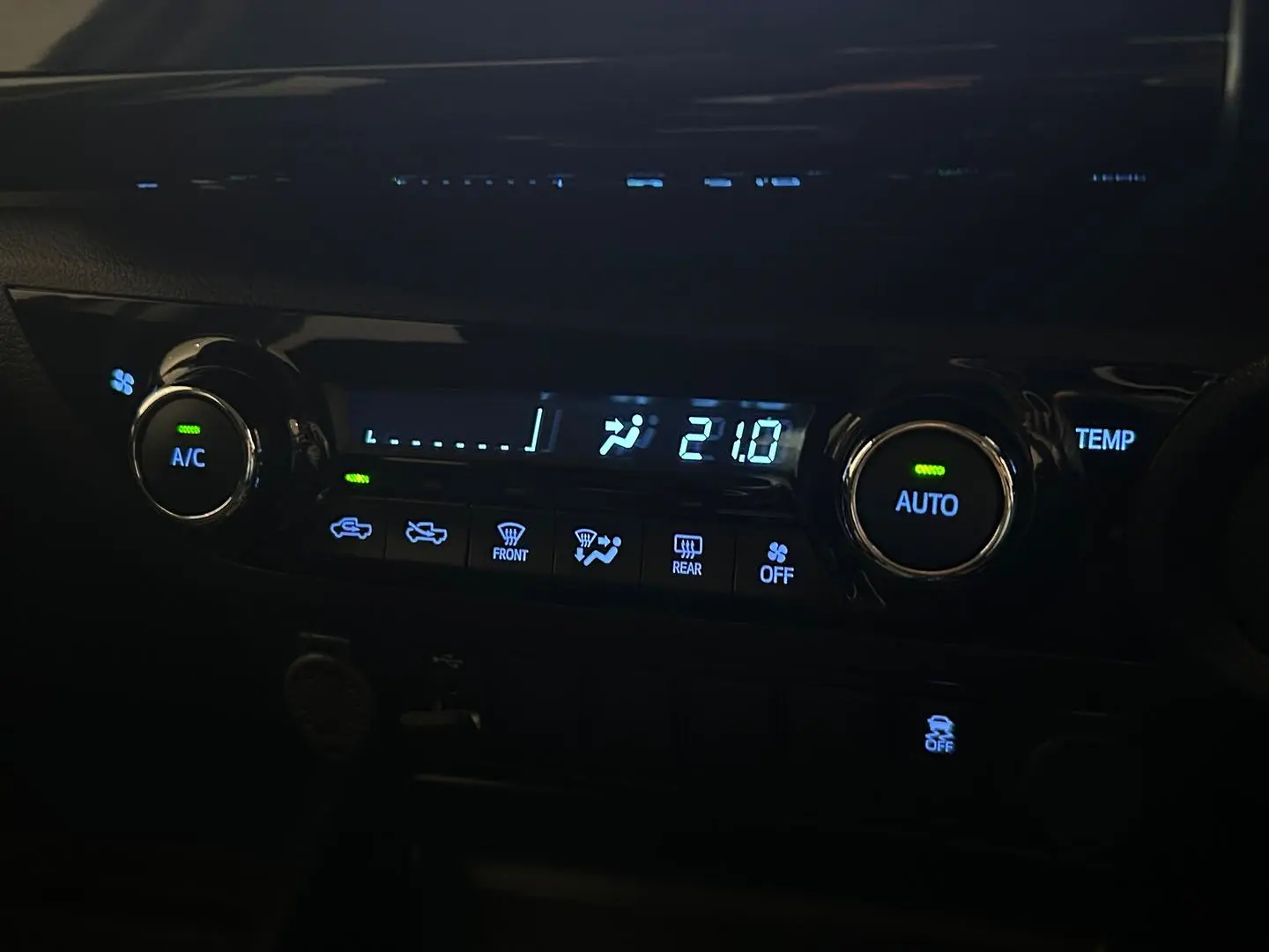 2021 Toyota Hilux Gallery Image 18