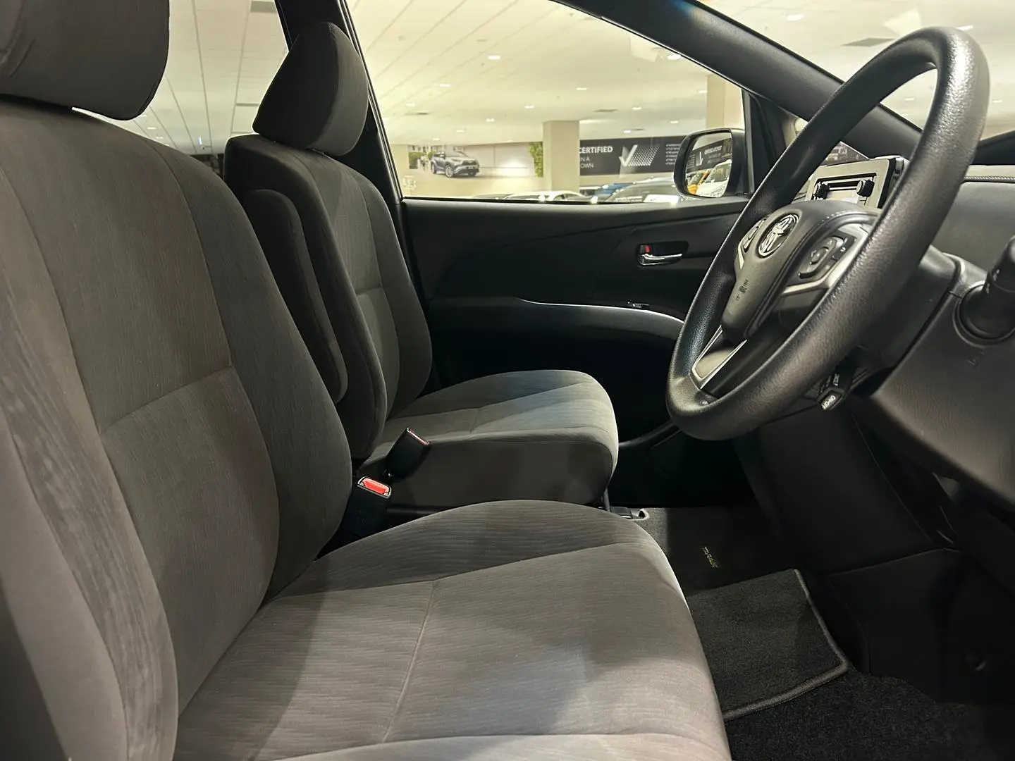 2019 Toyota Tarago Gallery Image 12