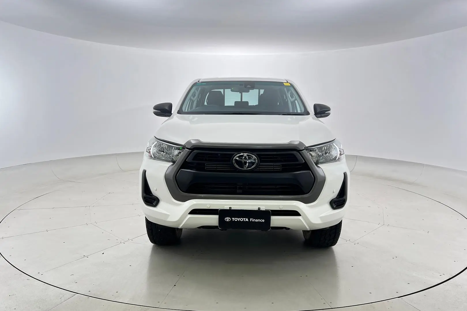 2022 Toyota Hilux Gallery Image 9