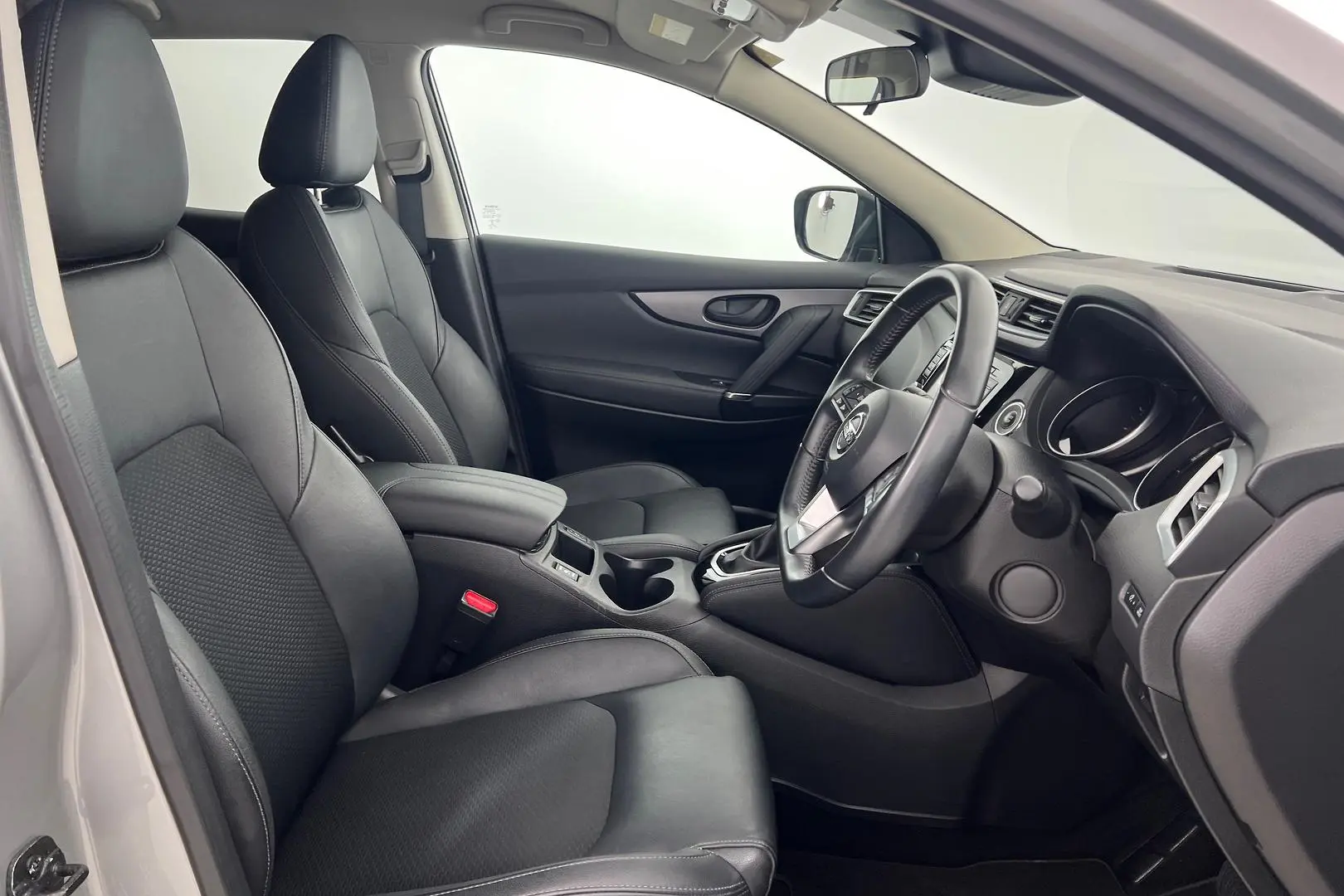 2019 Nissan QASHQAI Gallery Image 11