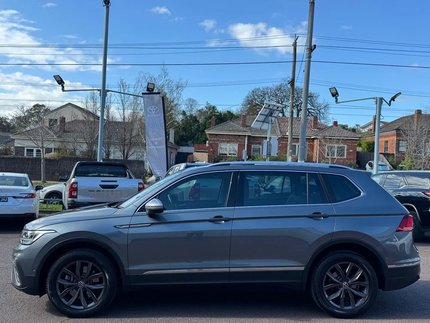 2023 Volkswagen Tiguan Gallery Image 9