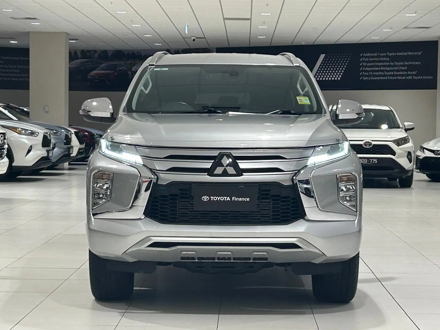 2023 Mitsubishi Pajero Sport Gallery Image 4