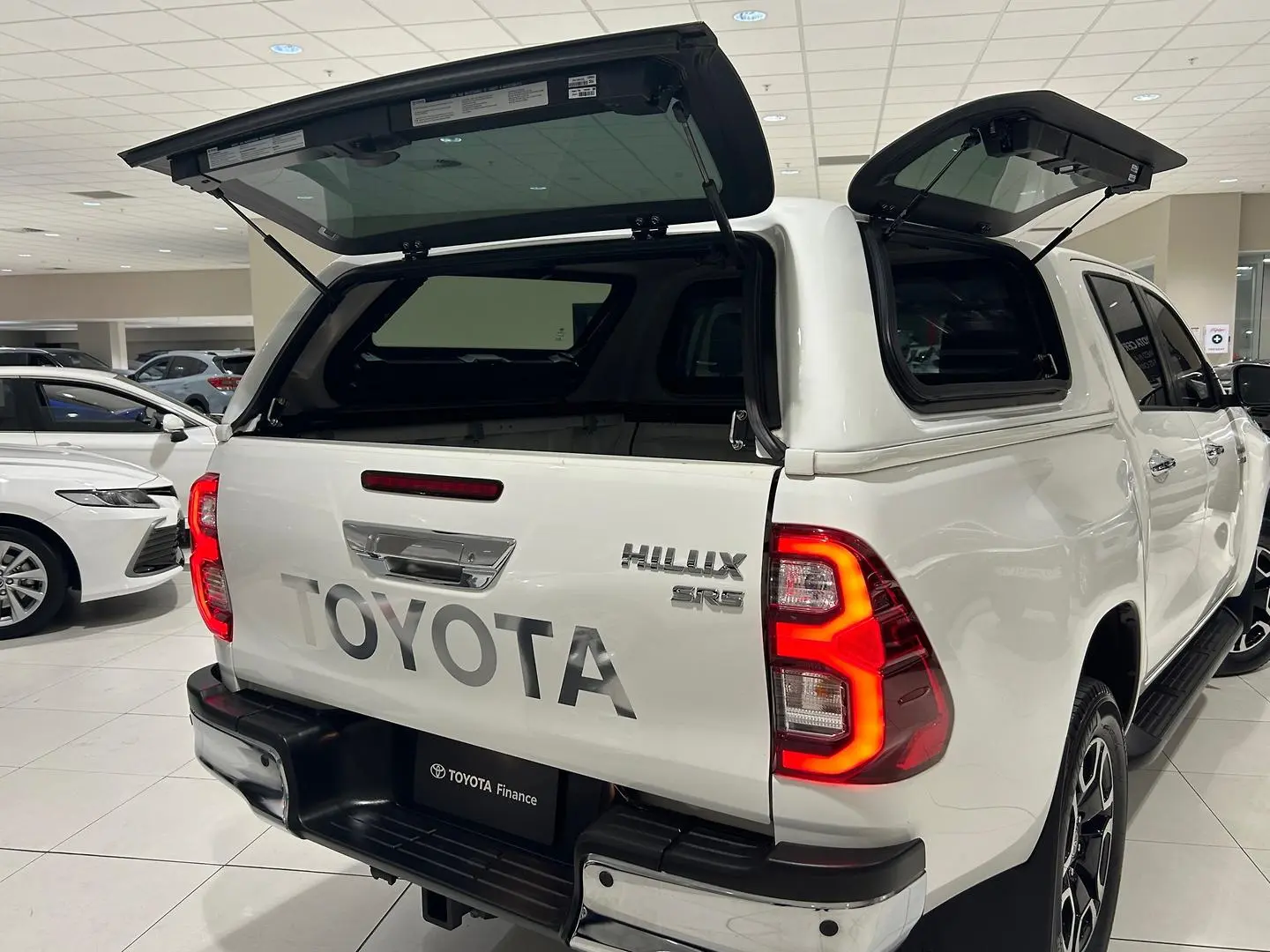 2021 Toyota Hilux Gallery Image 11