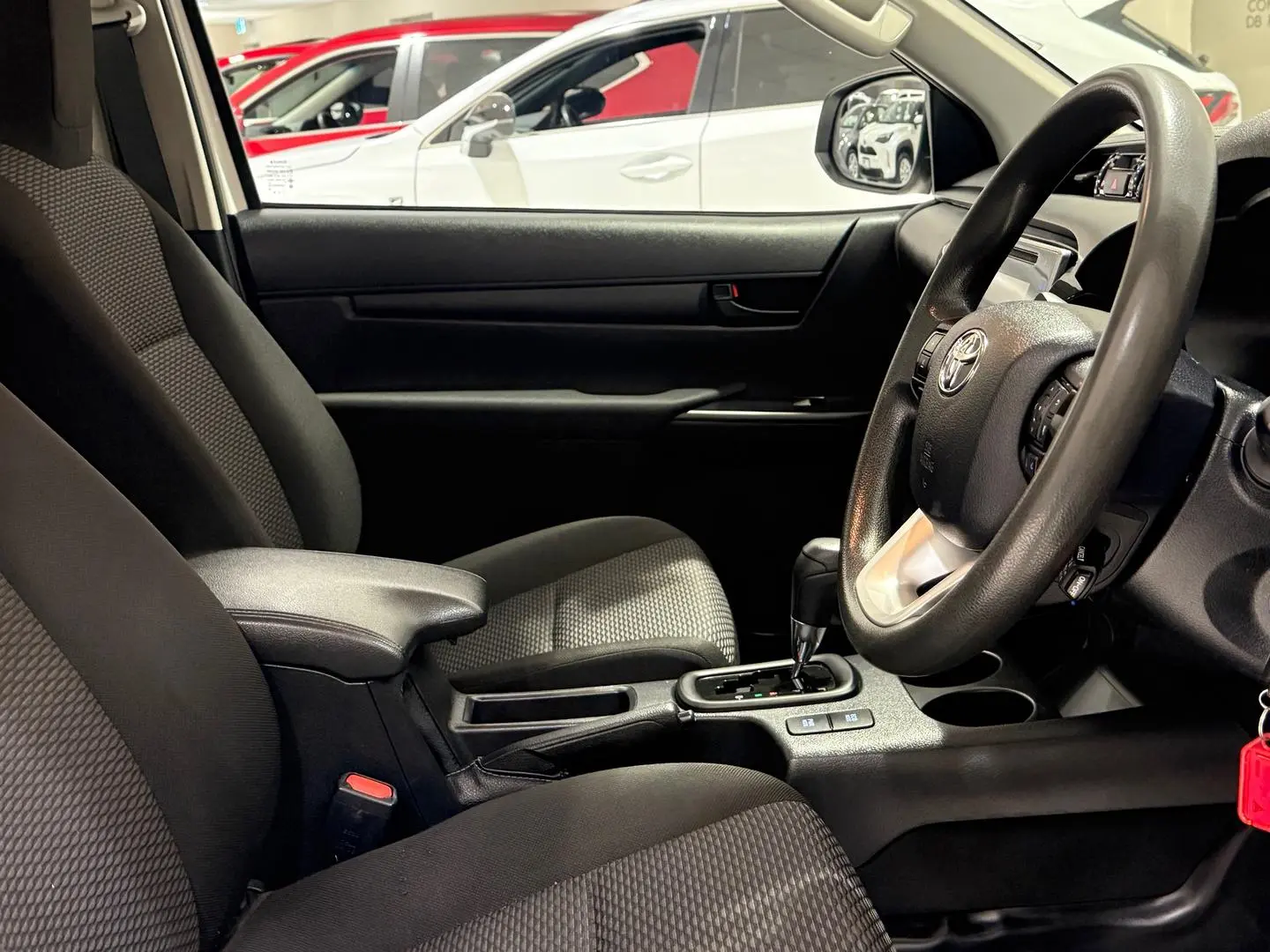 2019 Toyota Hilux Gallery Image 14