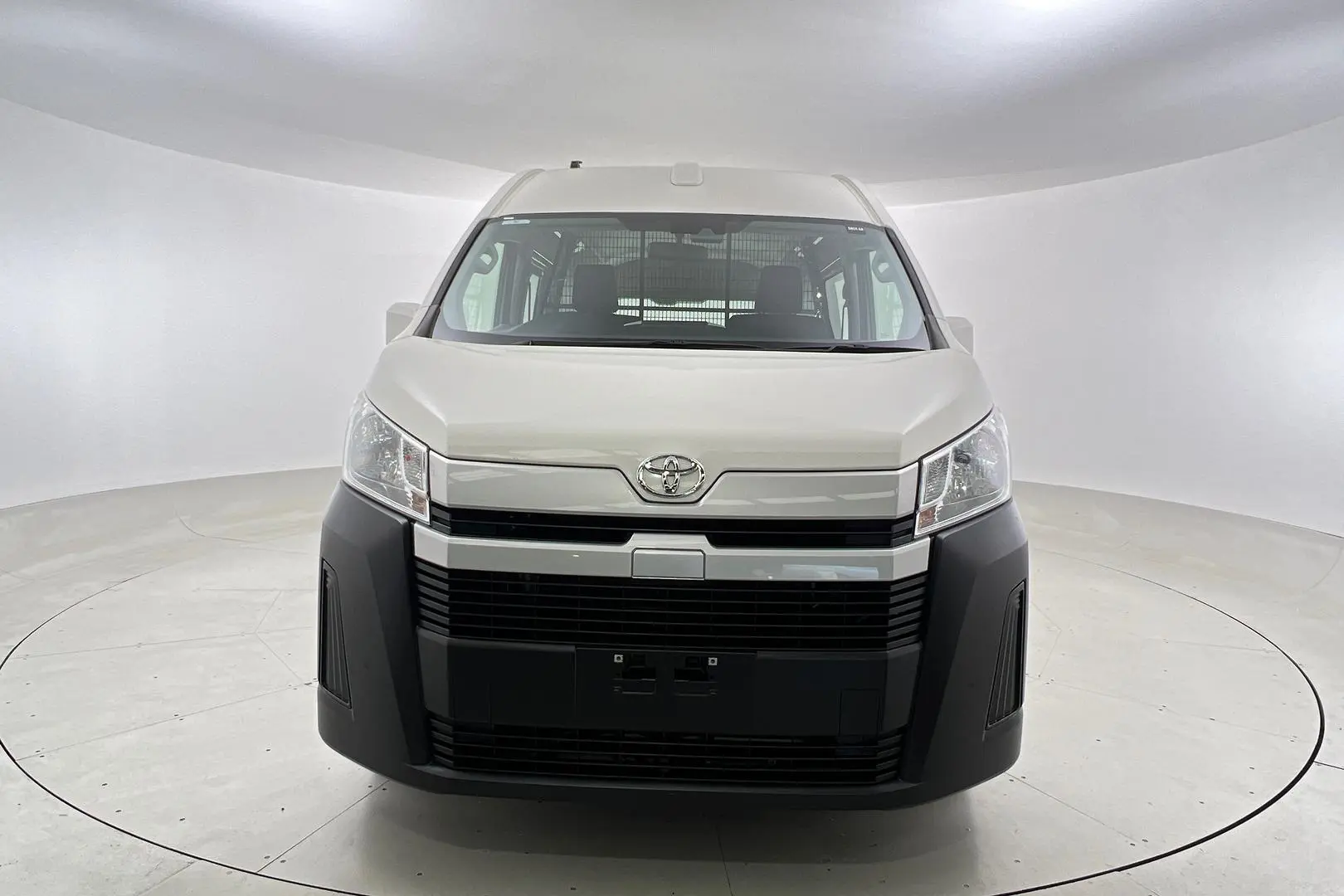 2022 Toyota Hiace Gallery Image 3