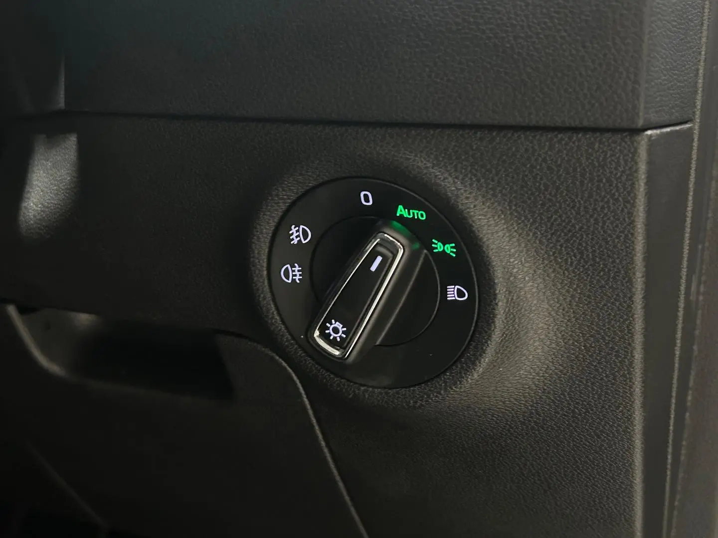 2021 SKODA Karoq Gallery Image 26