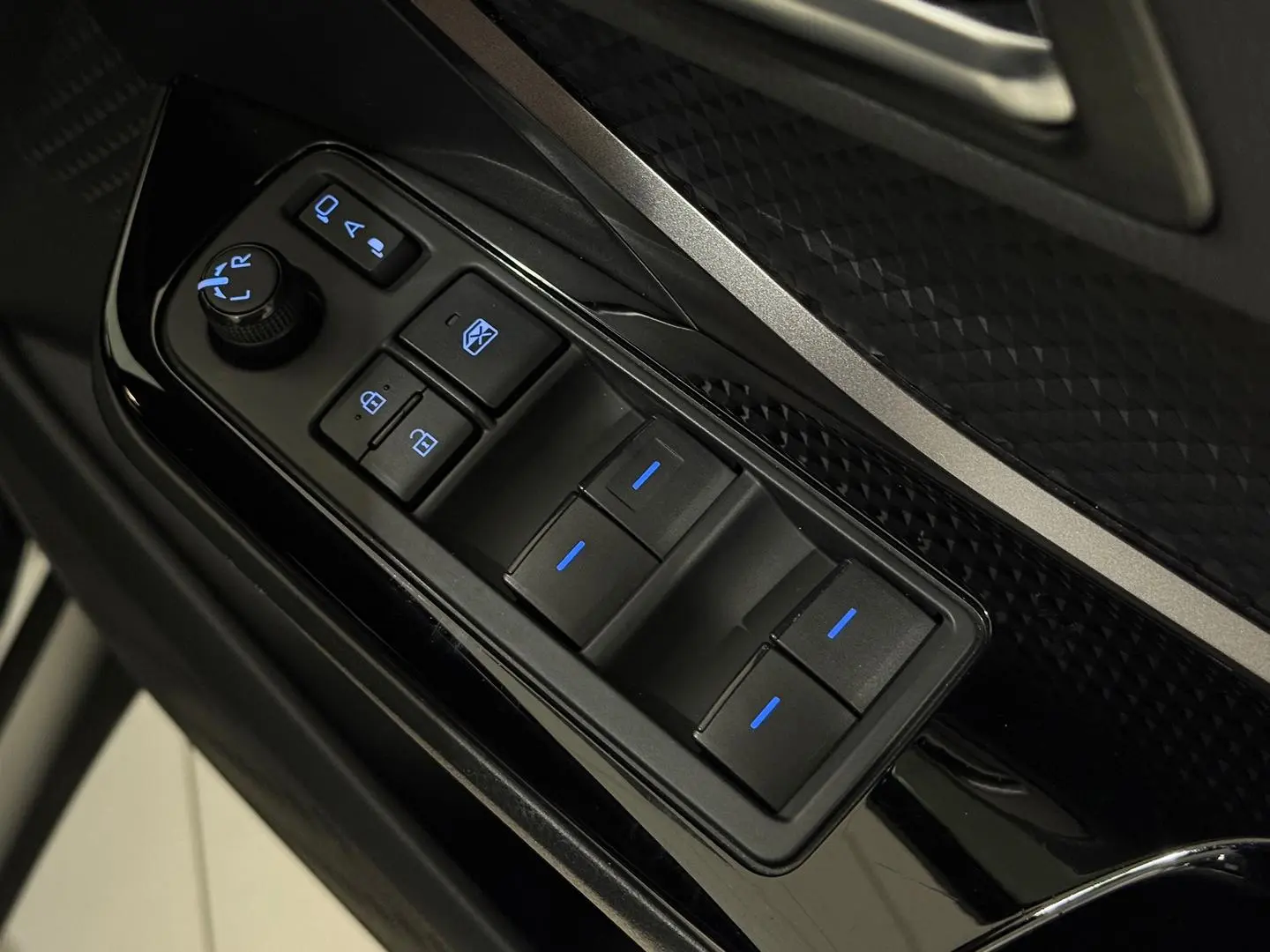 2021 Toyota C-HR Gallery Image 15