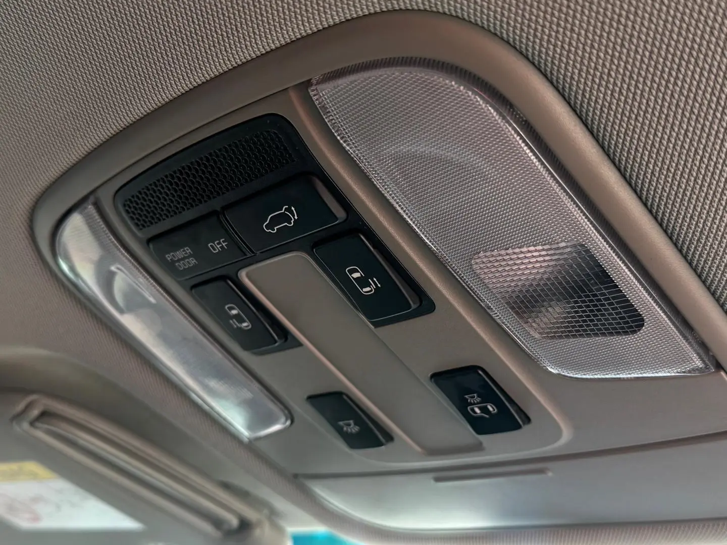 2019 Kia Carnival Gallery Image 21