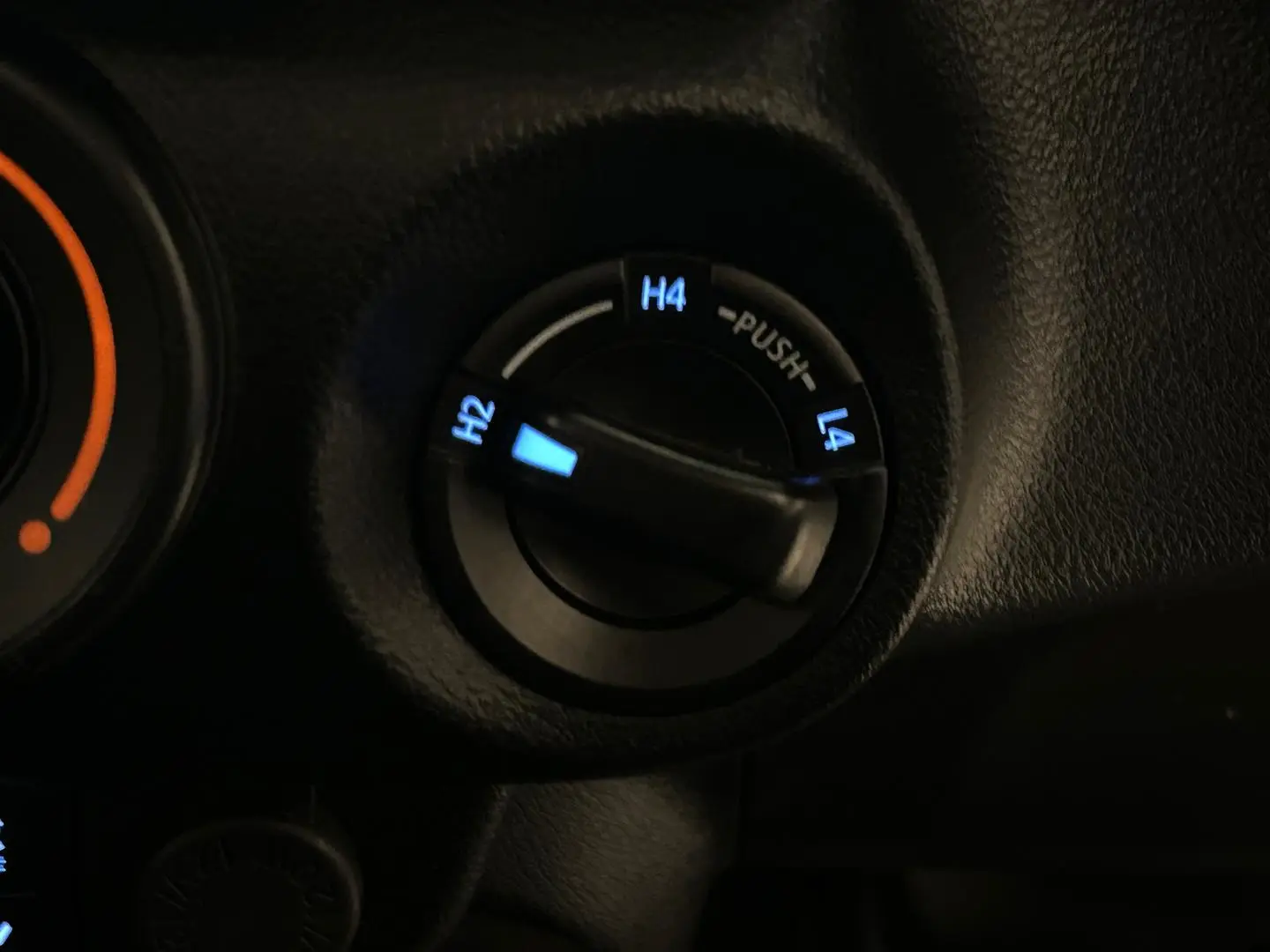 2020 Toyota Hilux Gallery Image 23
