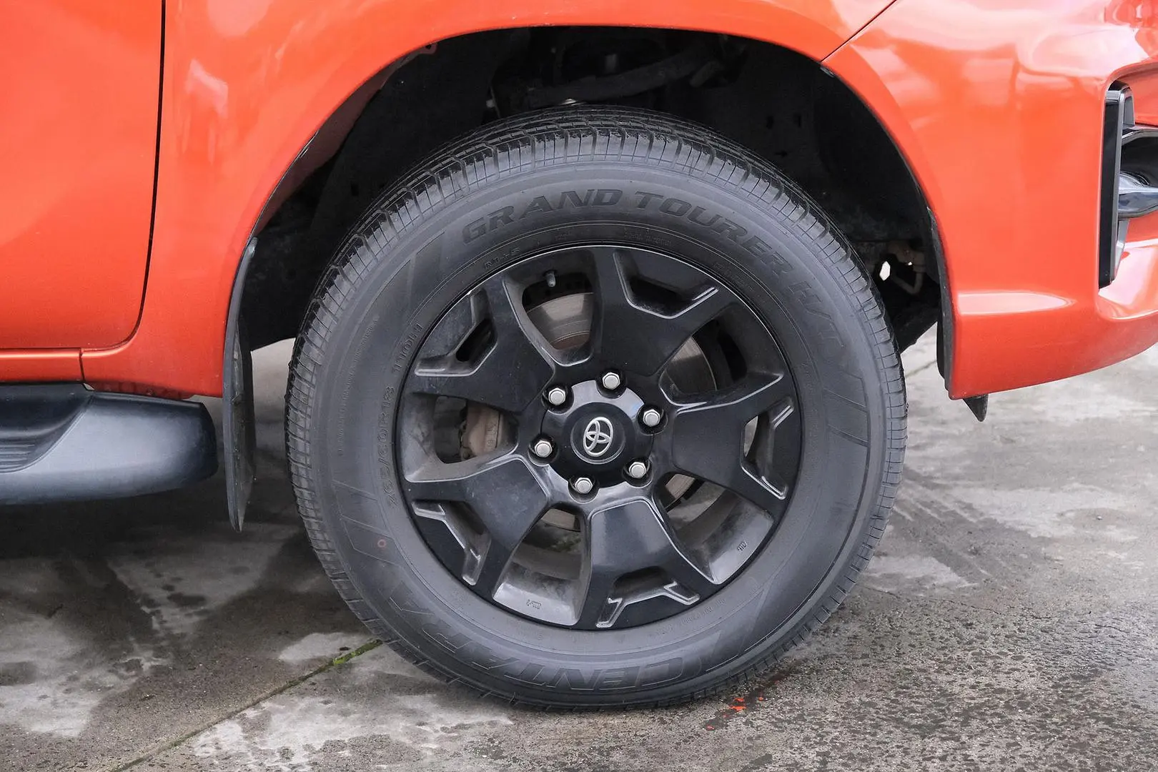 2020 Toyota Hilux Gallery Image 6